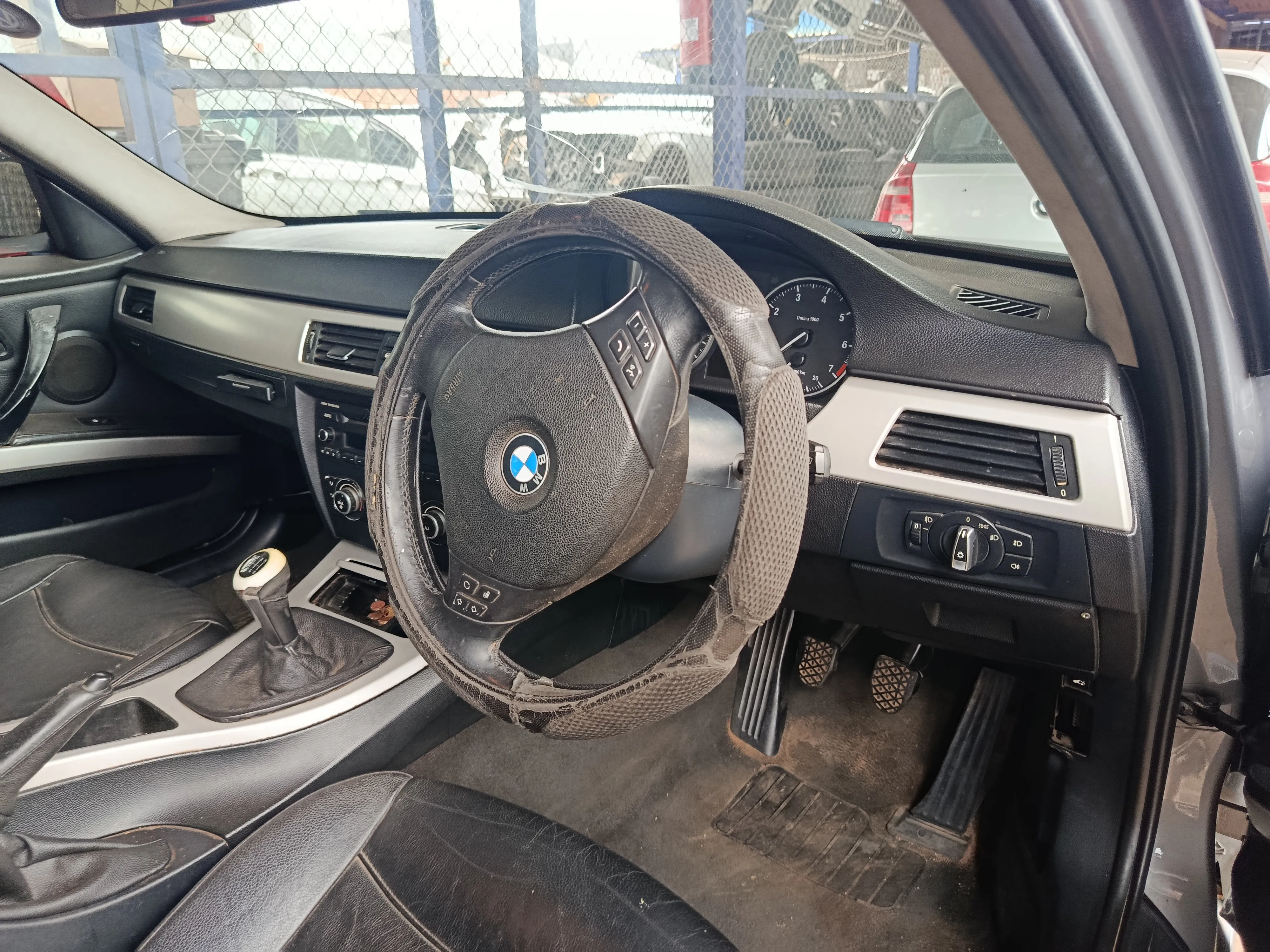 2010 BMW 3 Series N46N view 4