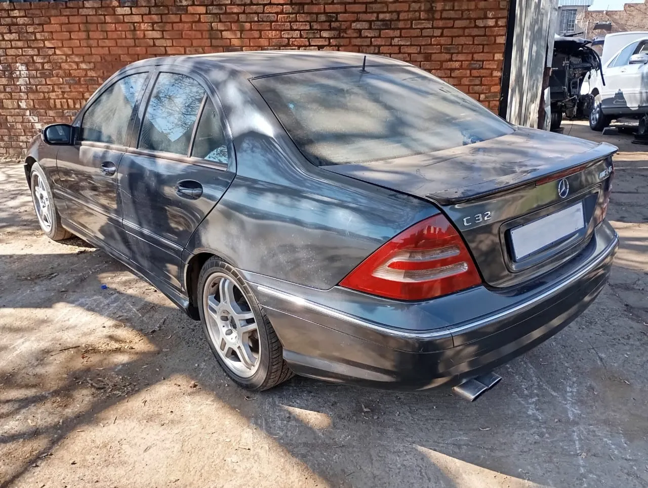 2003 Mercedes-Benz C32 AMG W203 view 2