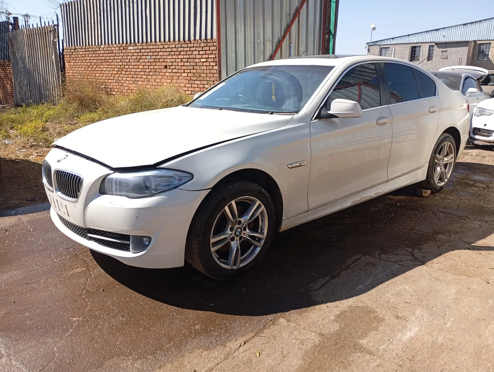 2011 BMW 520i F10 SEDAN view 9