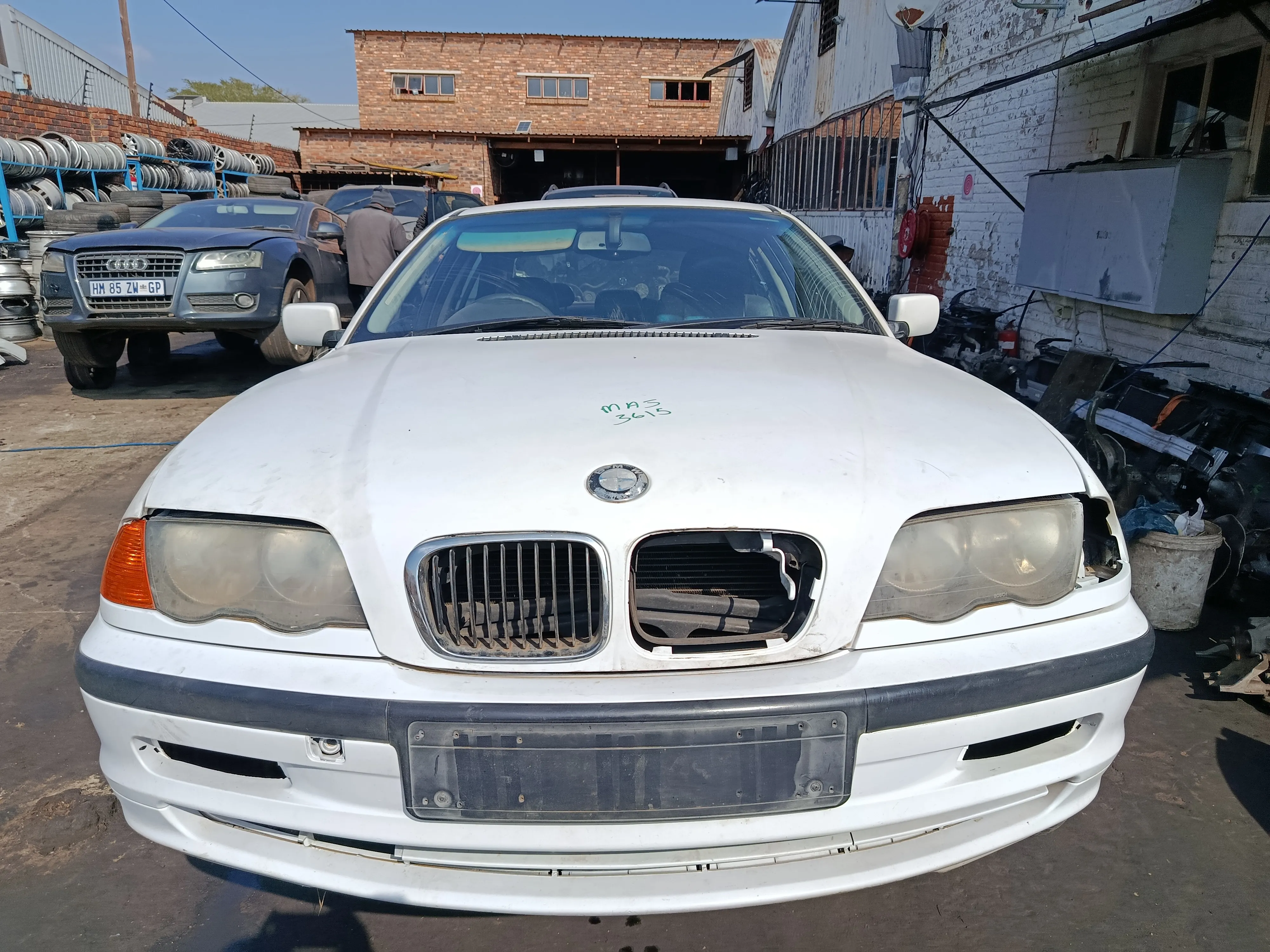 2002 BMW 3 Series N42 view 2