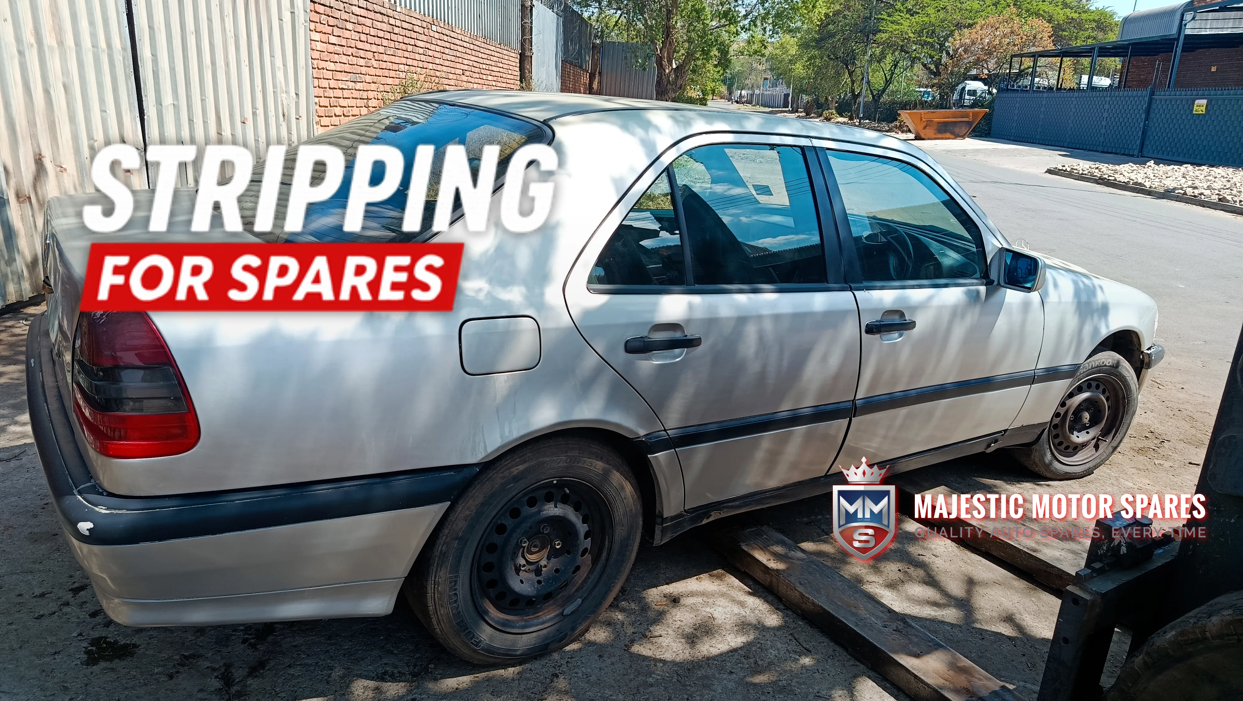 1995 Mercedes-Benz C-Class M111 view 3