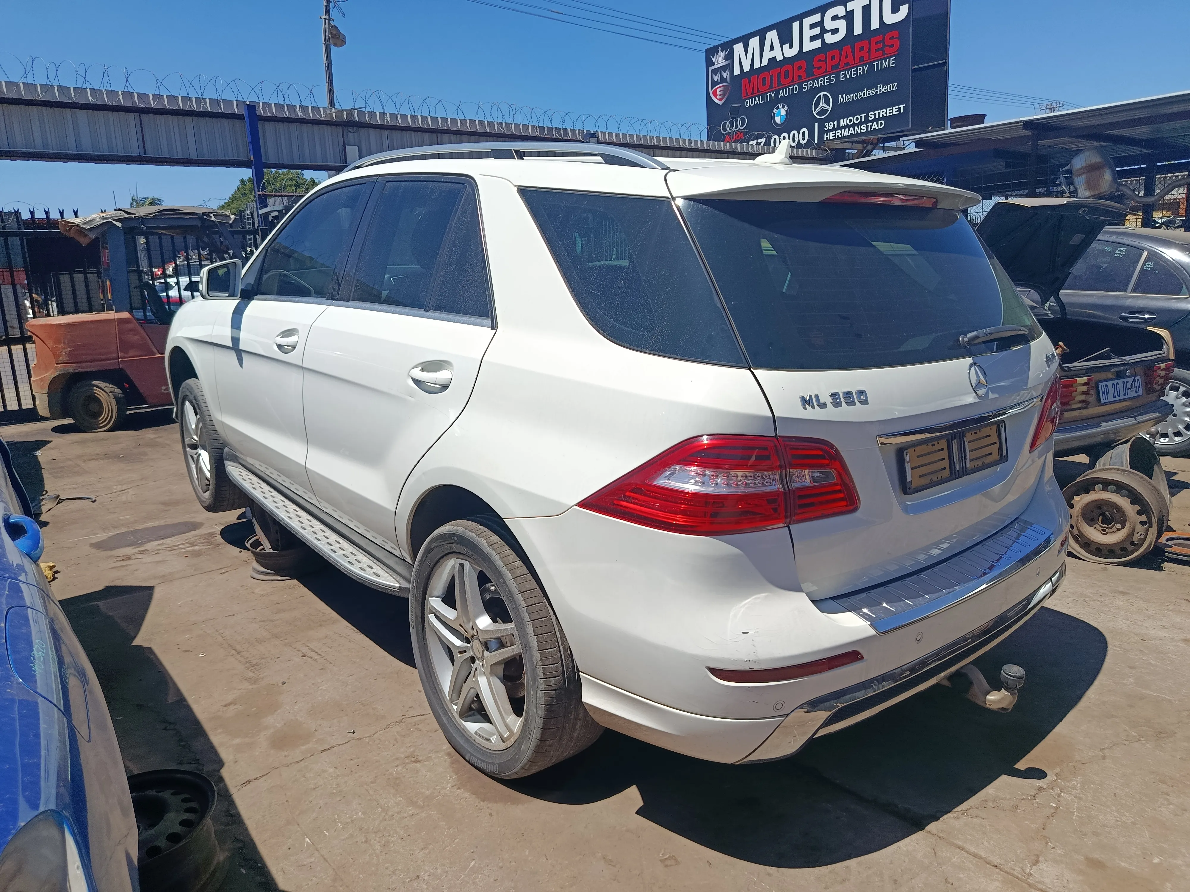 2012 Mercedes-Benz ML M276 view 6