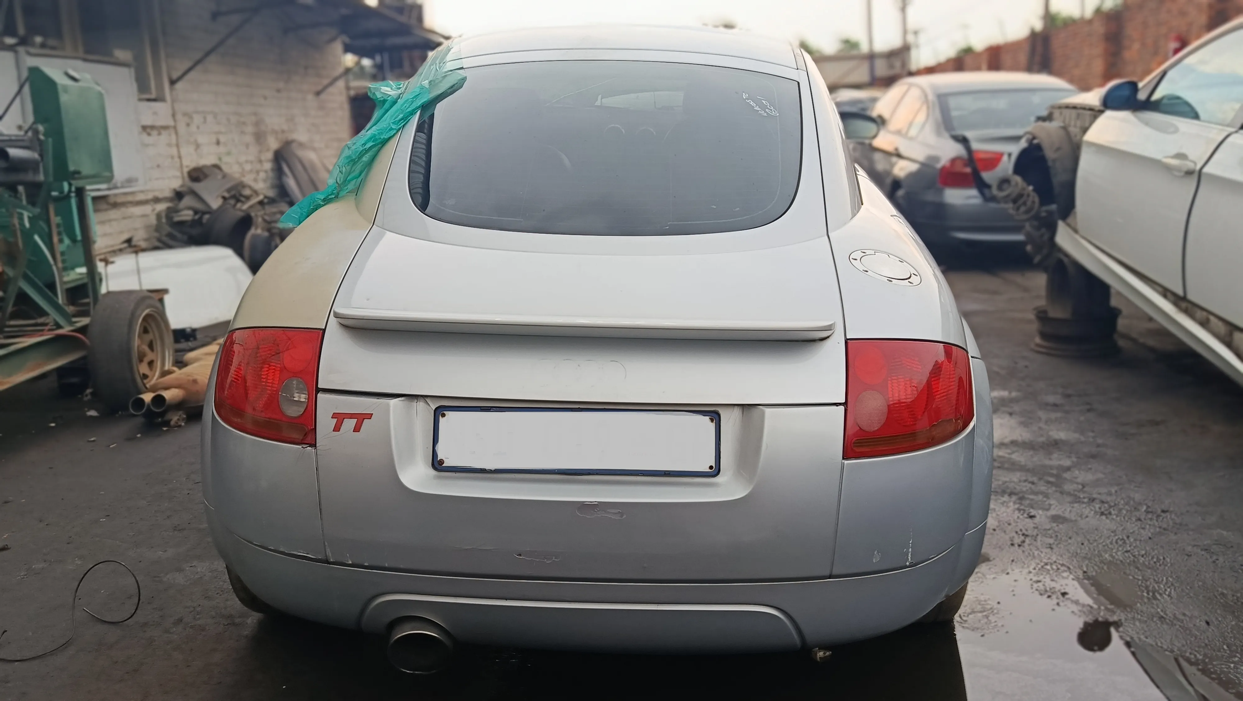 2002 Audi TT AUX view 5