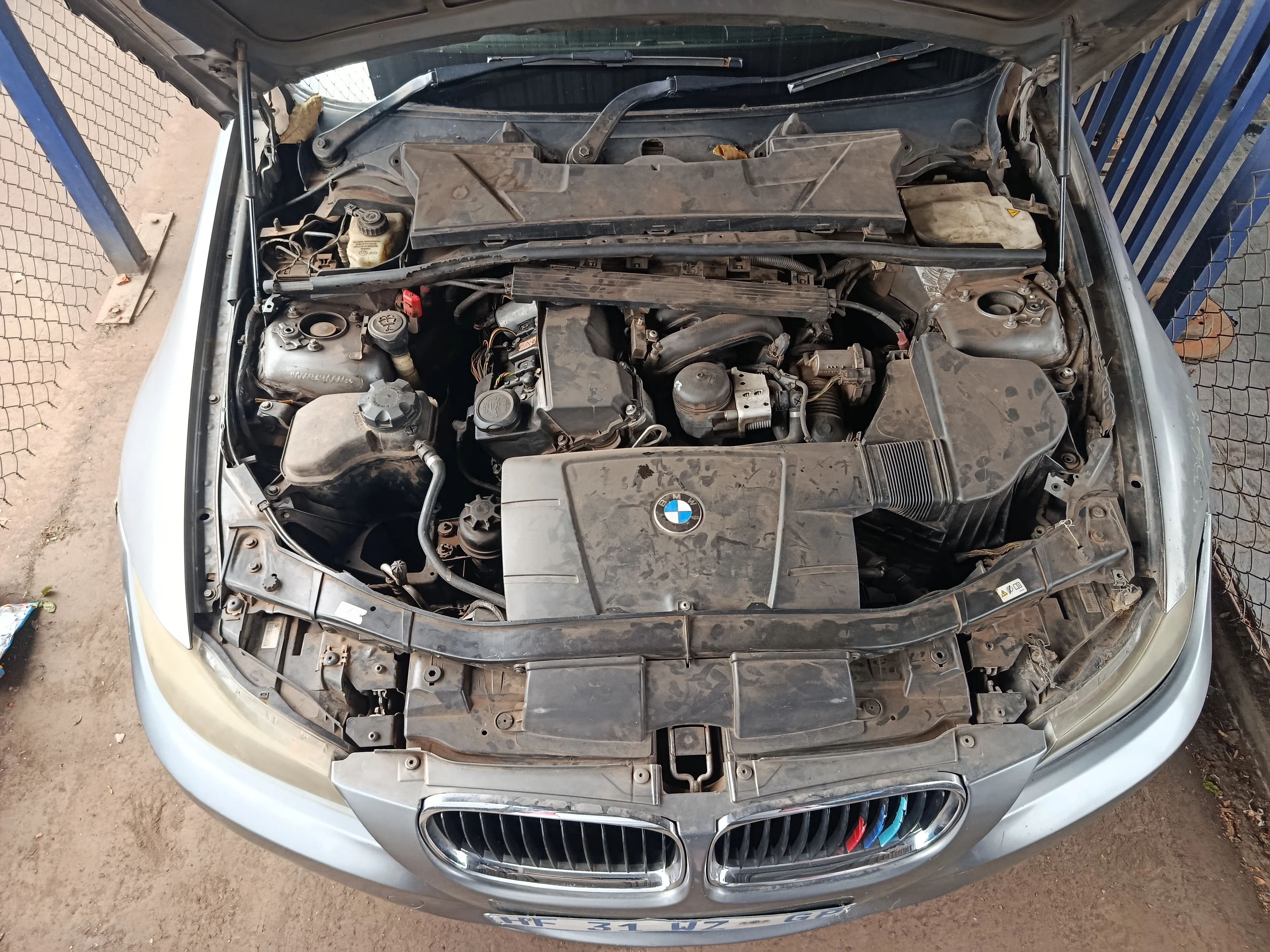 2010 BMW 3 Series N46N view 5