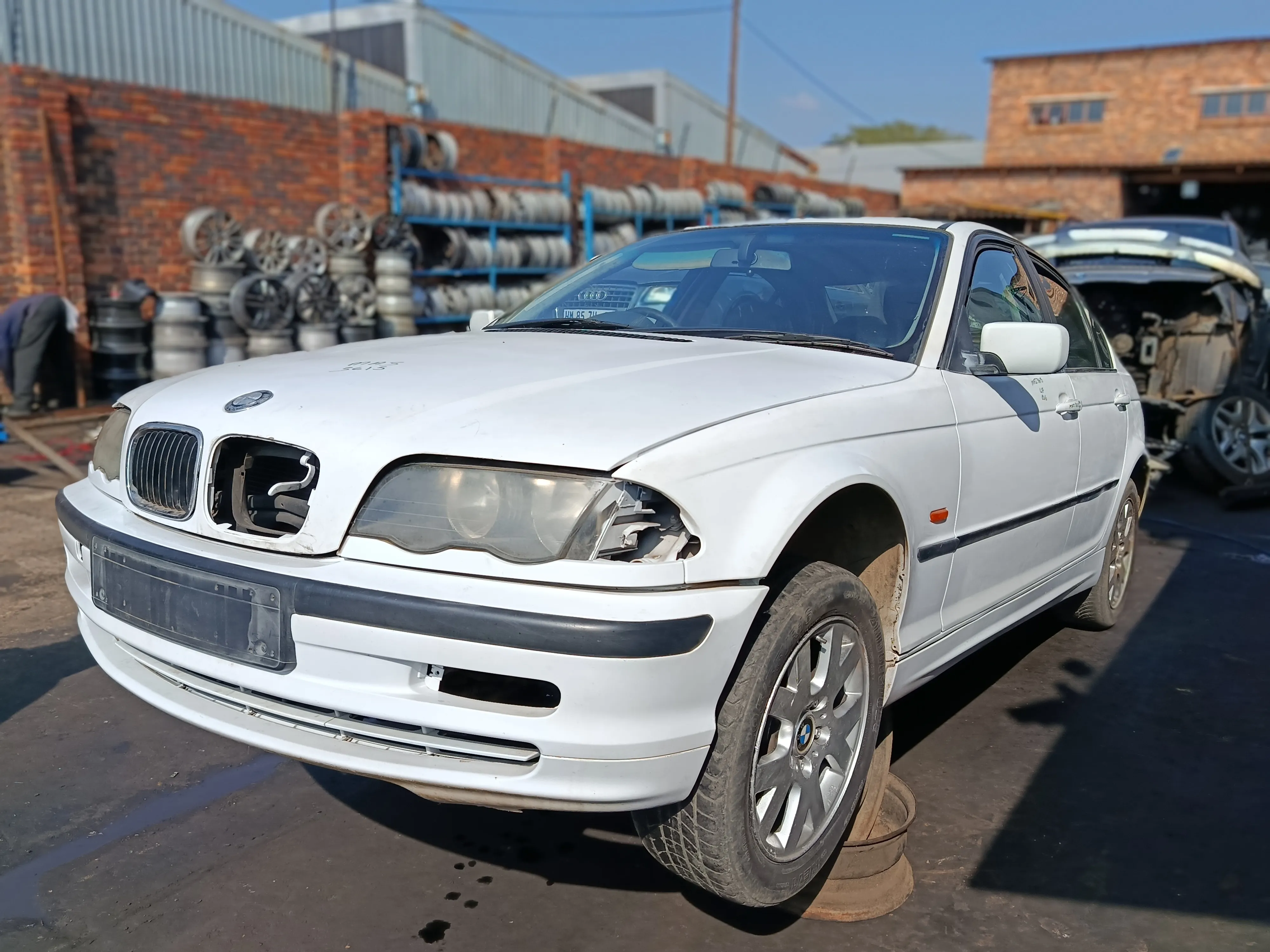 2002 BMW 3 Series N42 view 4
