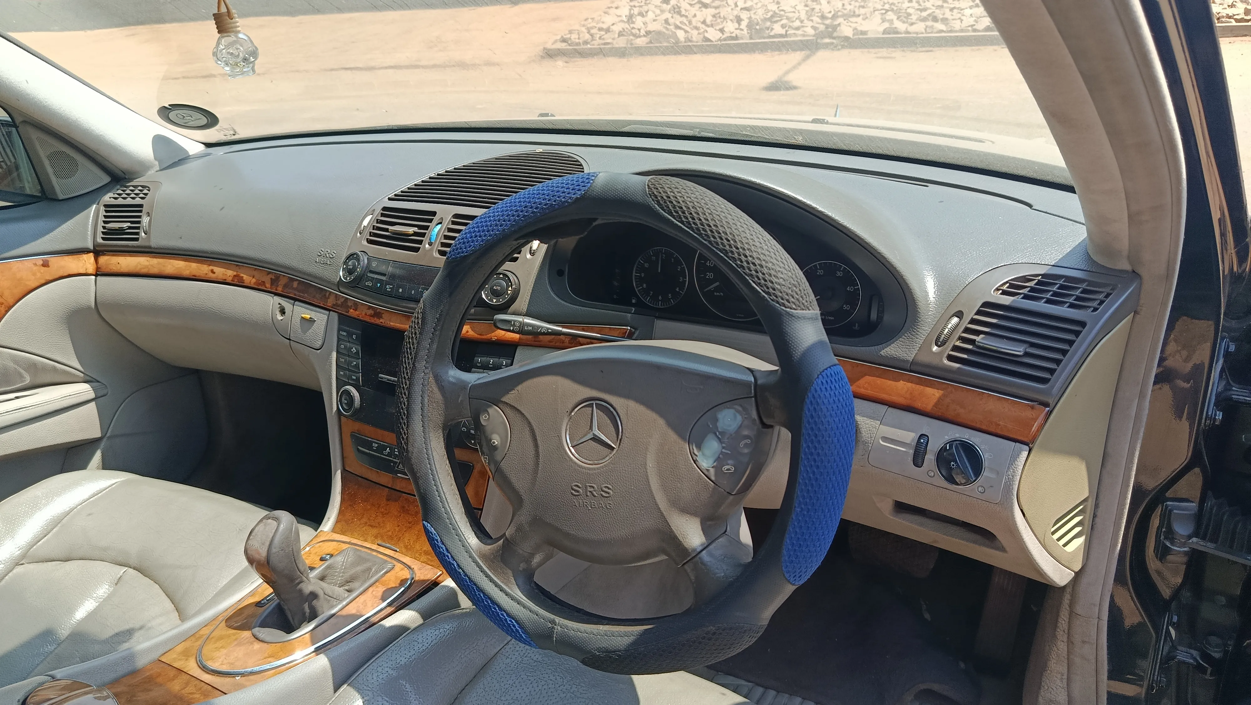 2003 Mercedes-Benz E-Class M112 view 6