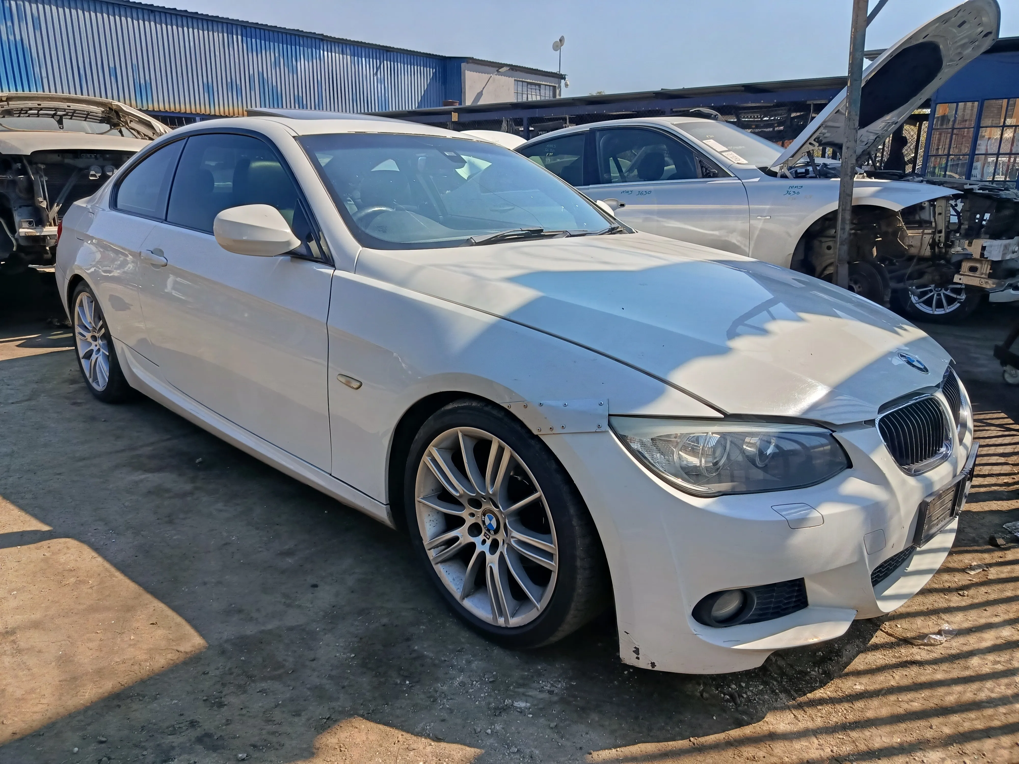 2011 BMW 3 Series N46N view 3