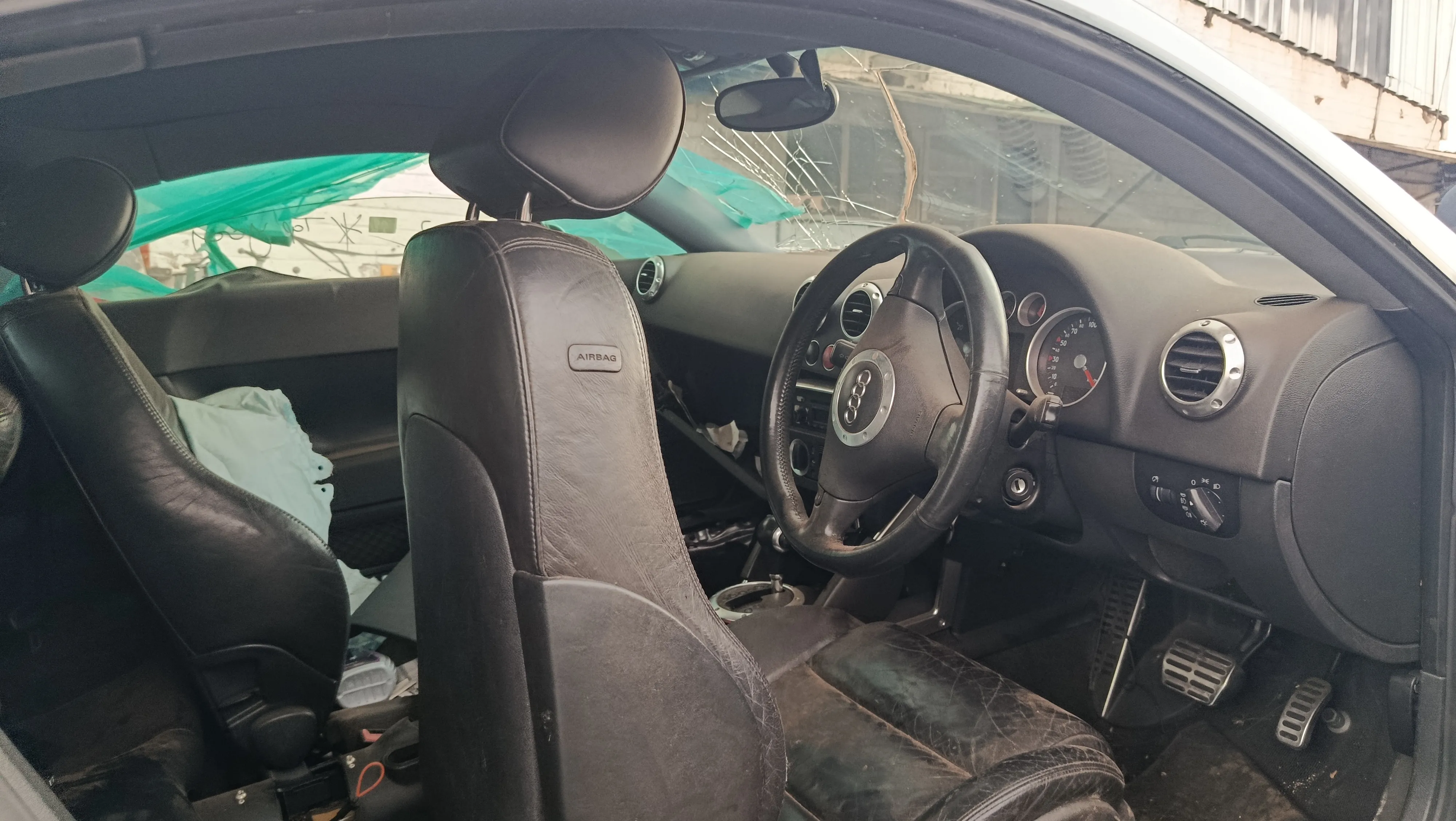 2002 Audi TT AUX view 7