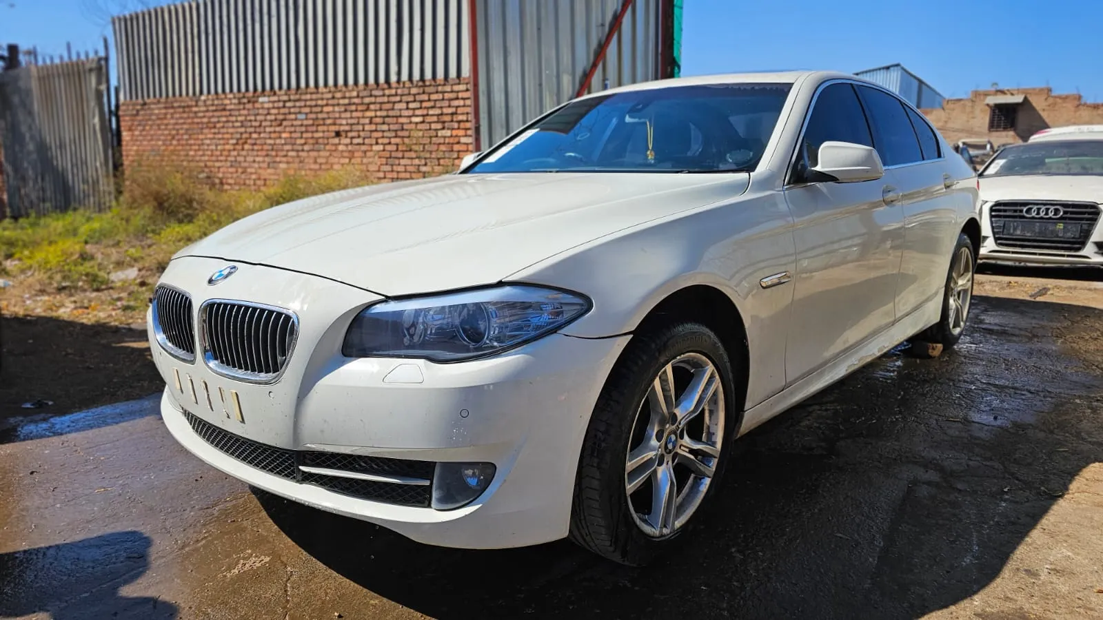 2011 BMW 520i F10 SEDAN view 5