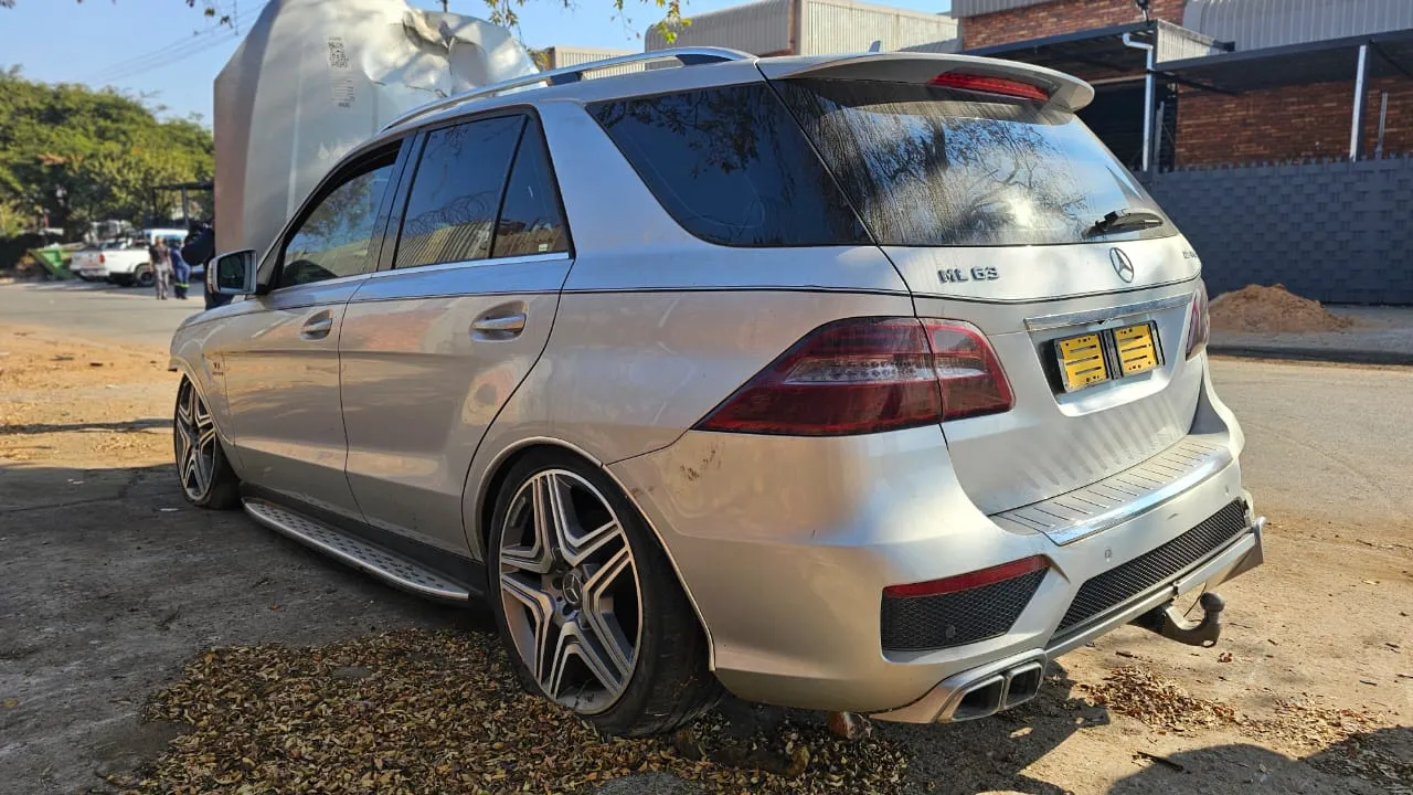 2014 Mercedes-Benz ML63 AMG W166 V8 BITURBO view 7