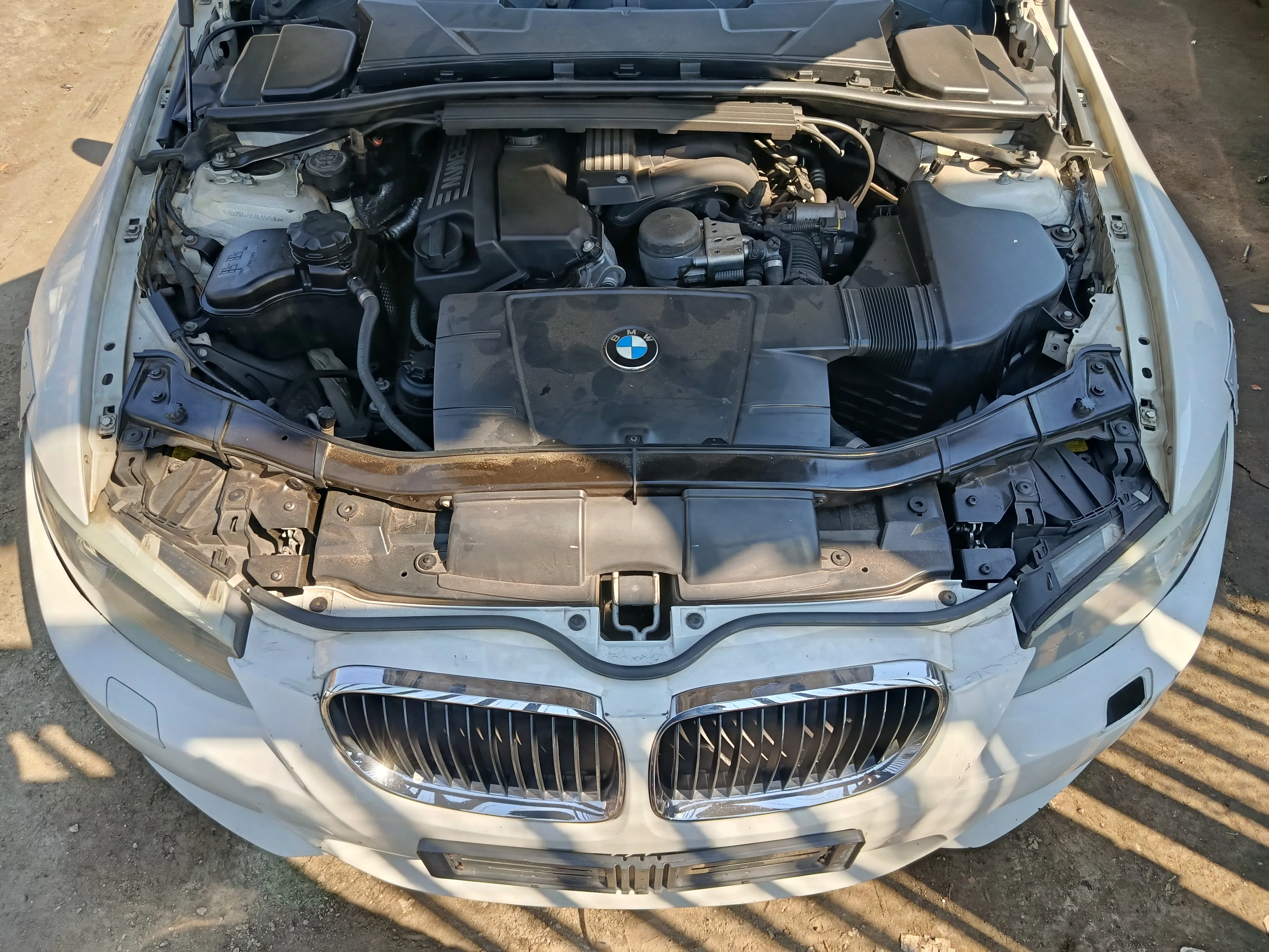 2011 BMW 3 Series N46N view 6