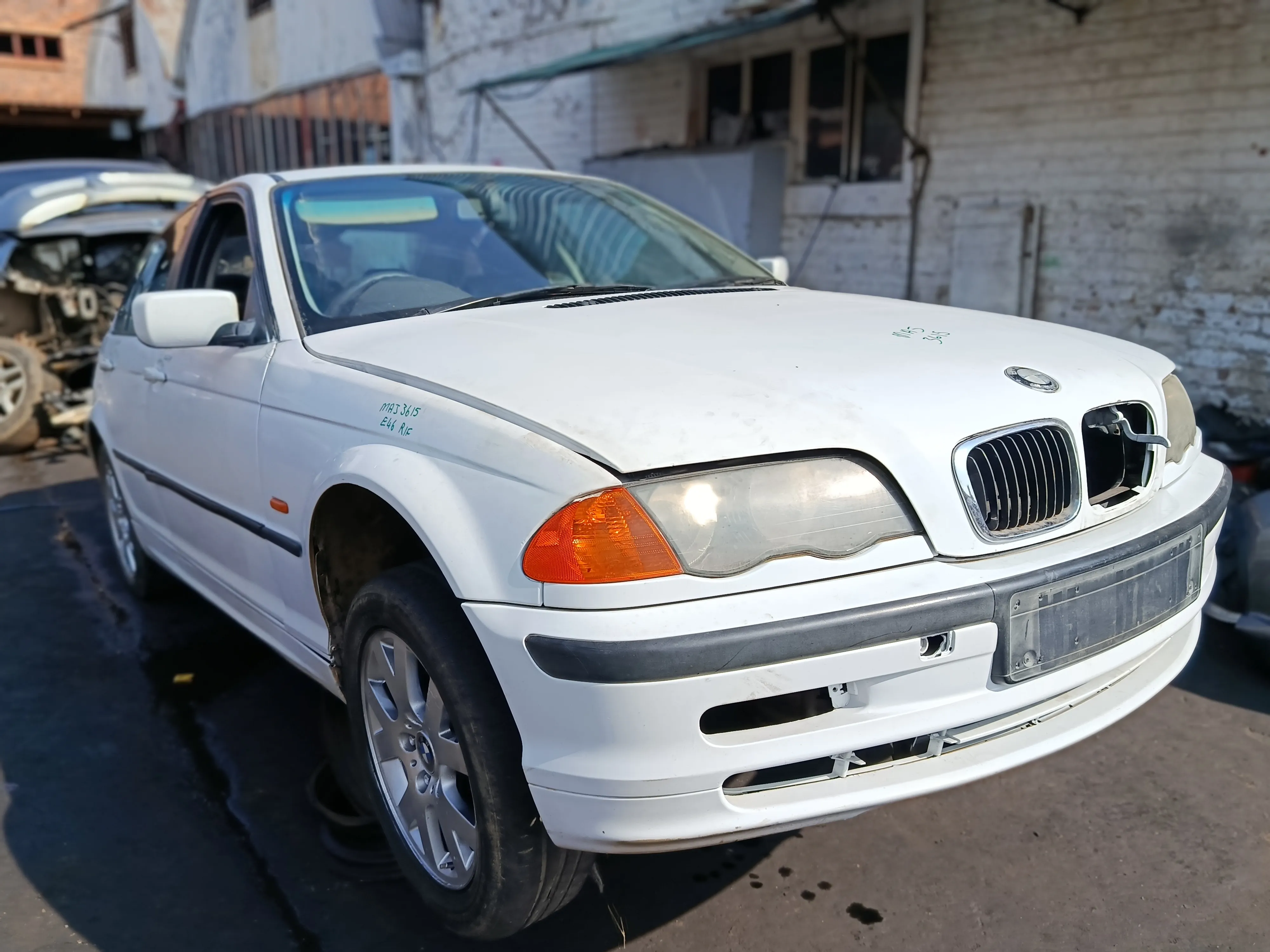 2002 BMW 3 Series N42 view 3