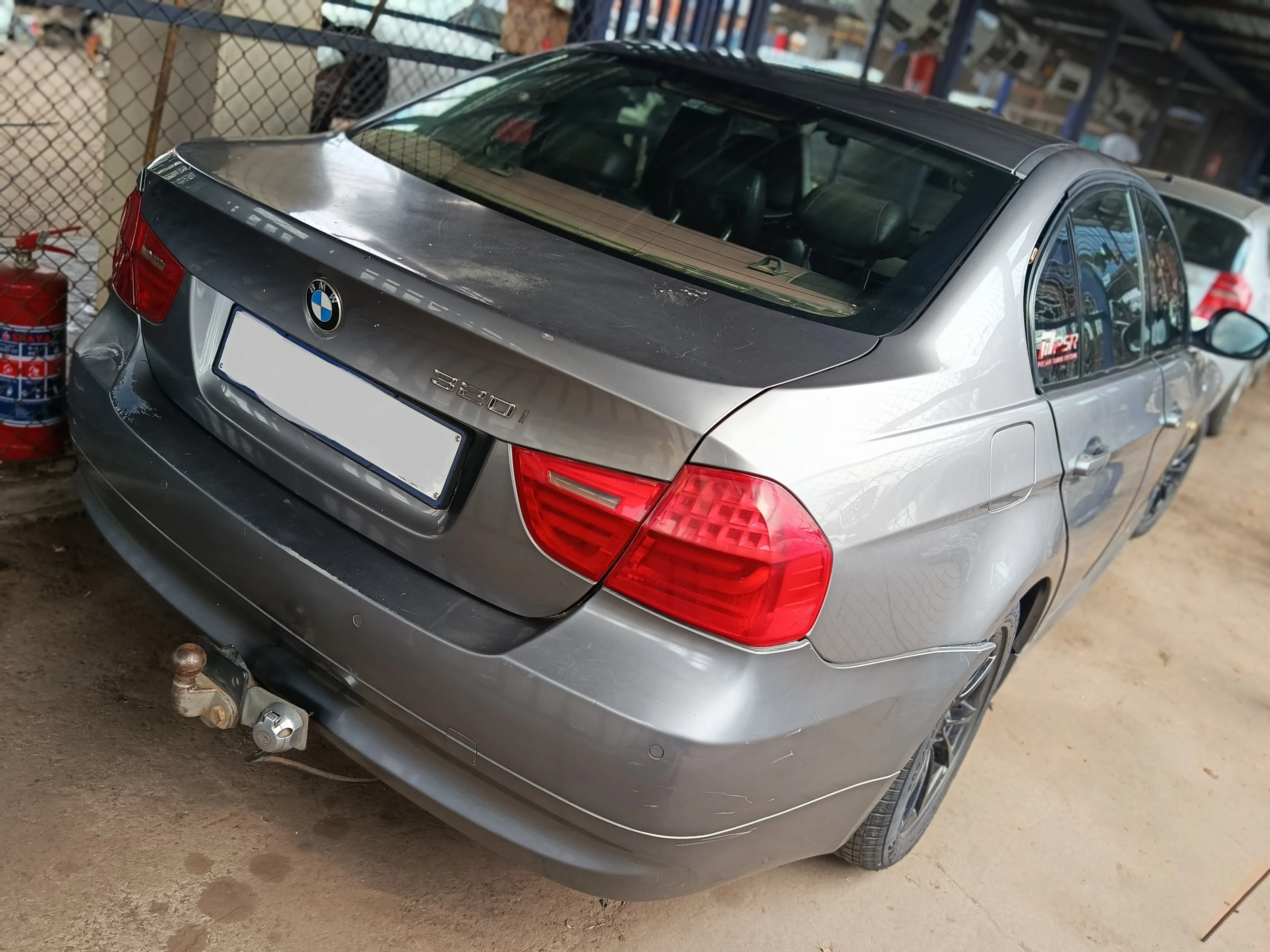 2010 BMW 3 Series N46N view 3