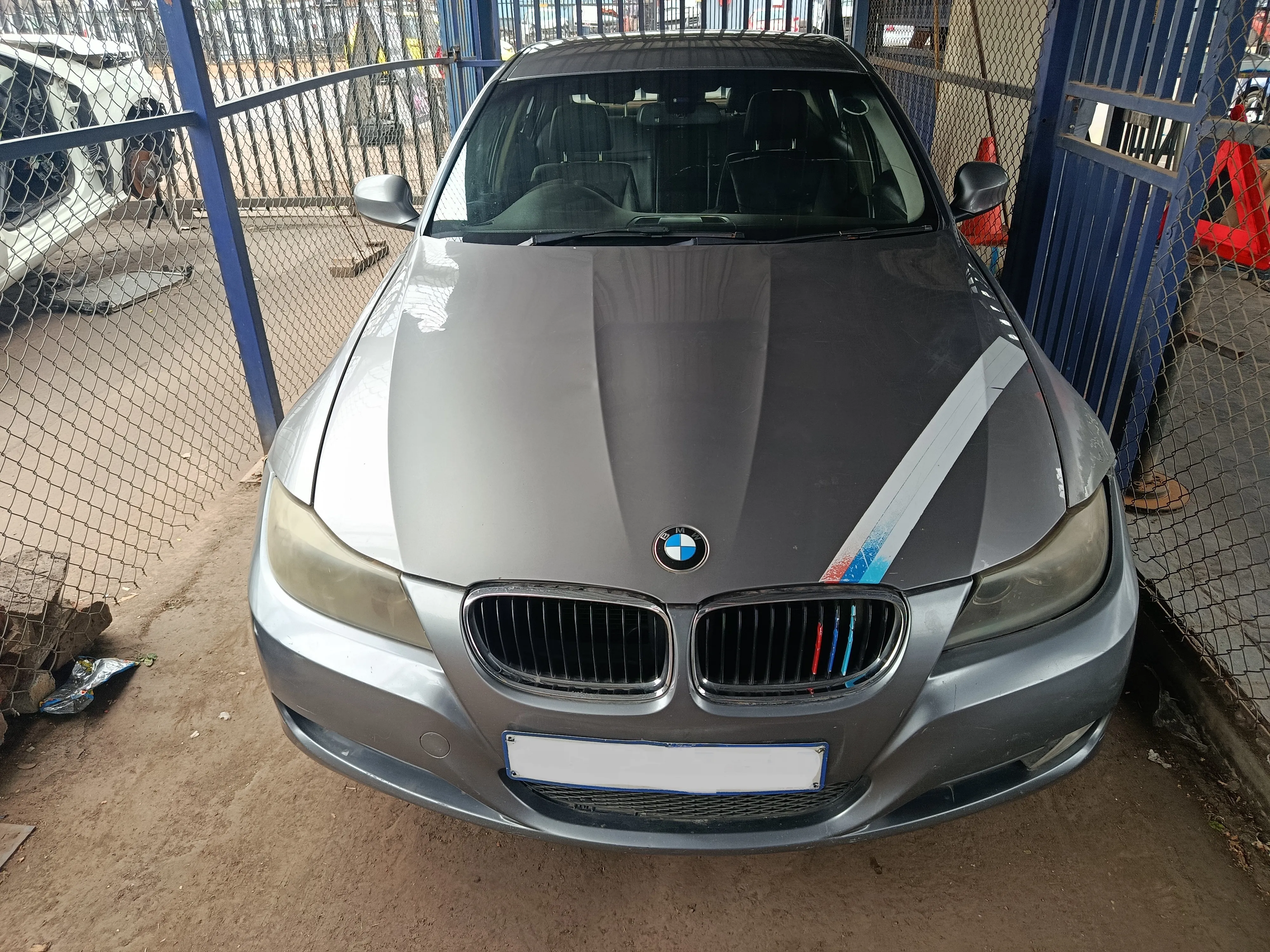 2010 BMW 3 Series N46N view 2