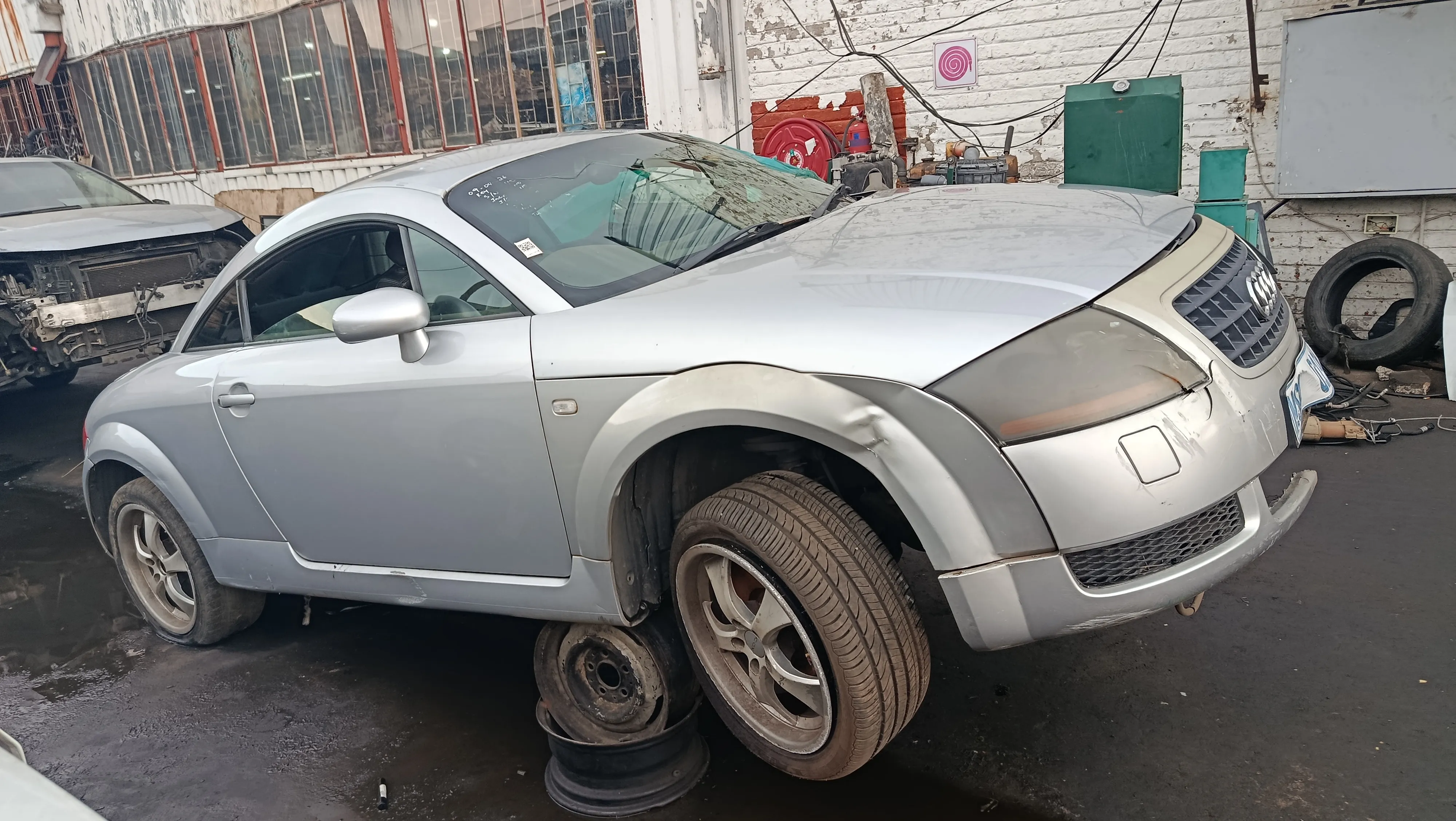 2002 Audi TT AUX view 3