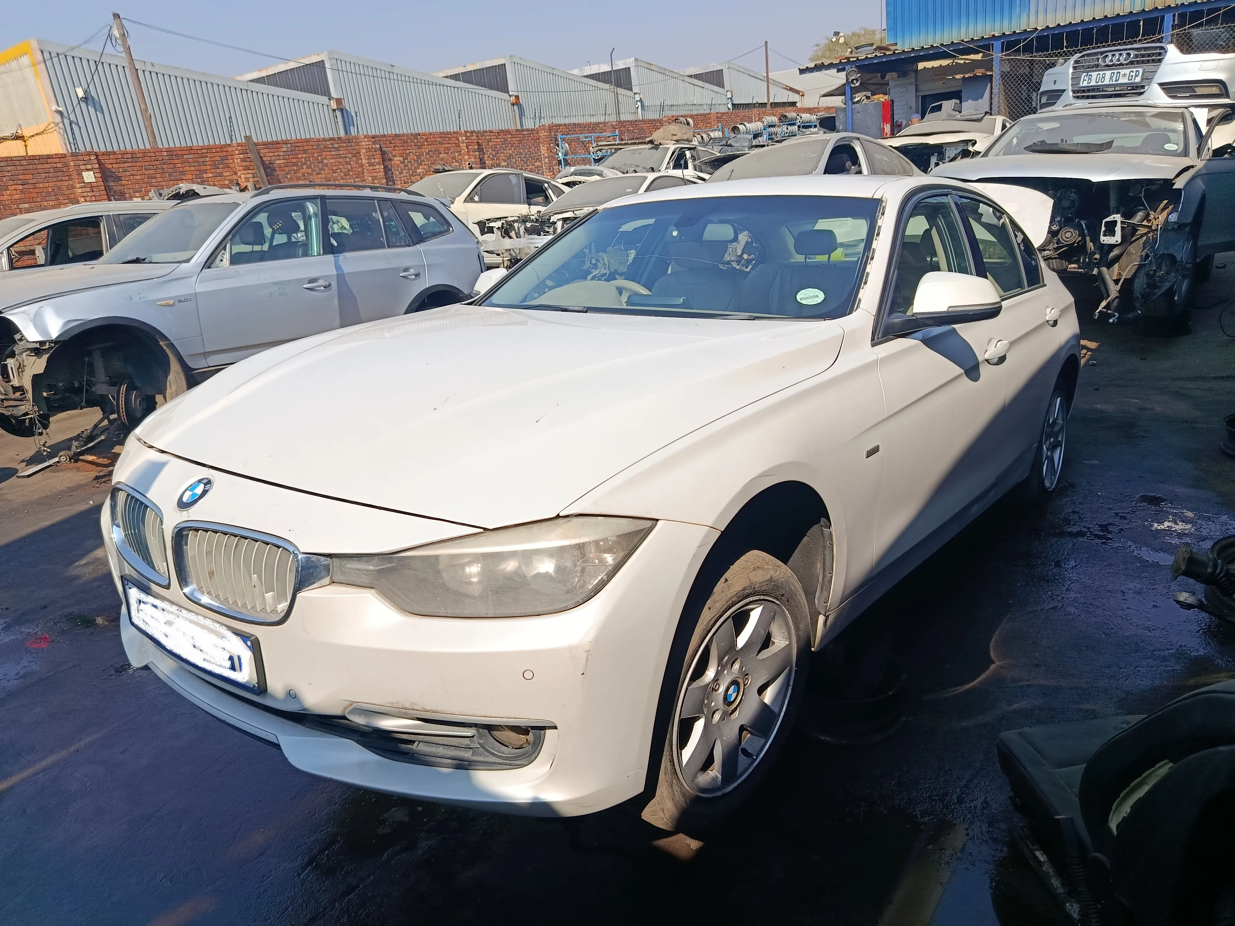 2014 BMW 3 Series thumbnail 3
