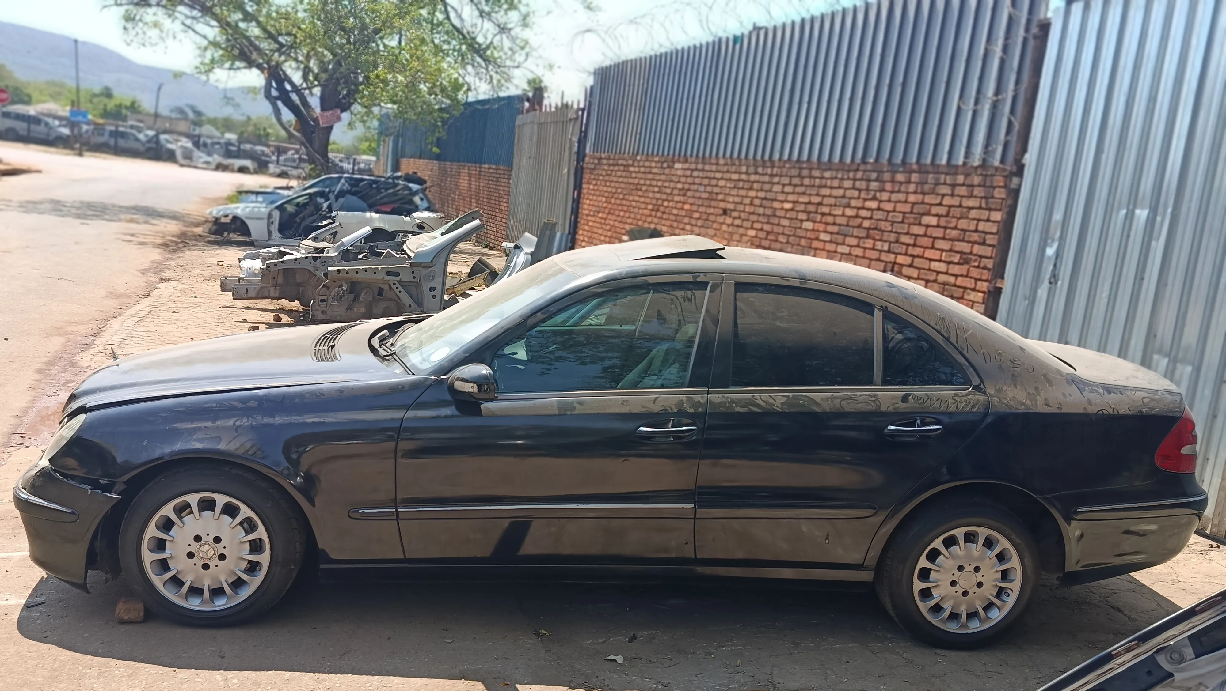 2003 Mercedes-Benz E-Class M112 view 4