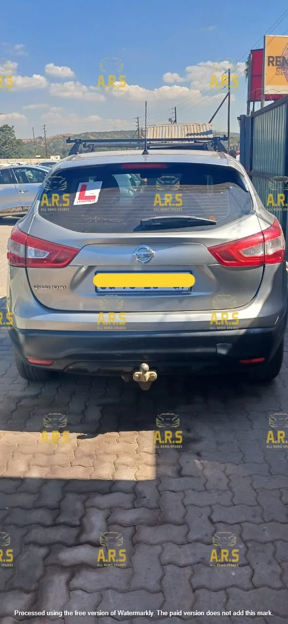 2015 Nissan Qashqai view 3
