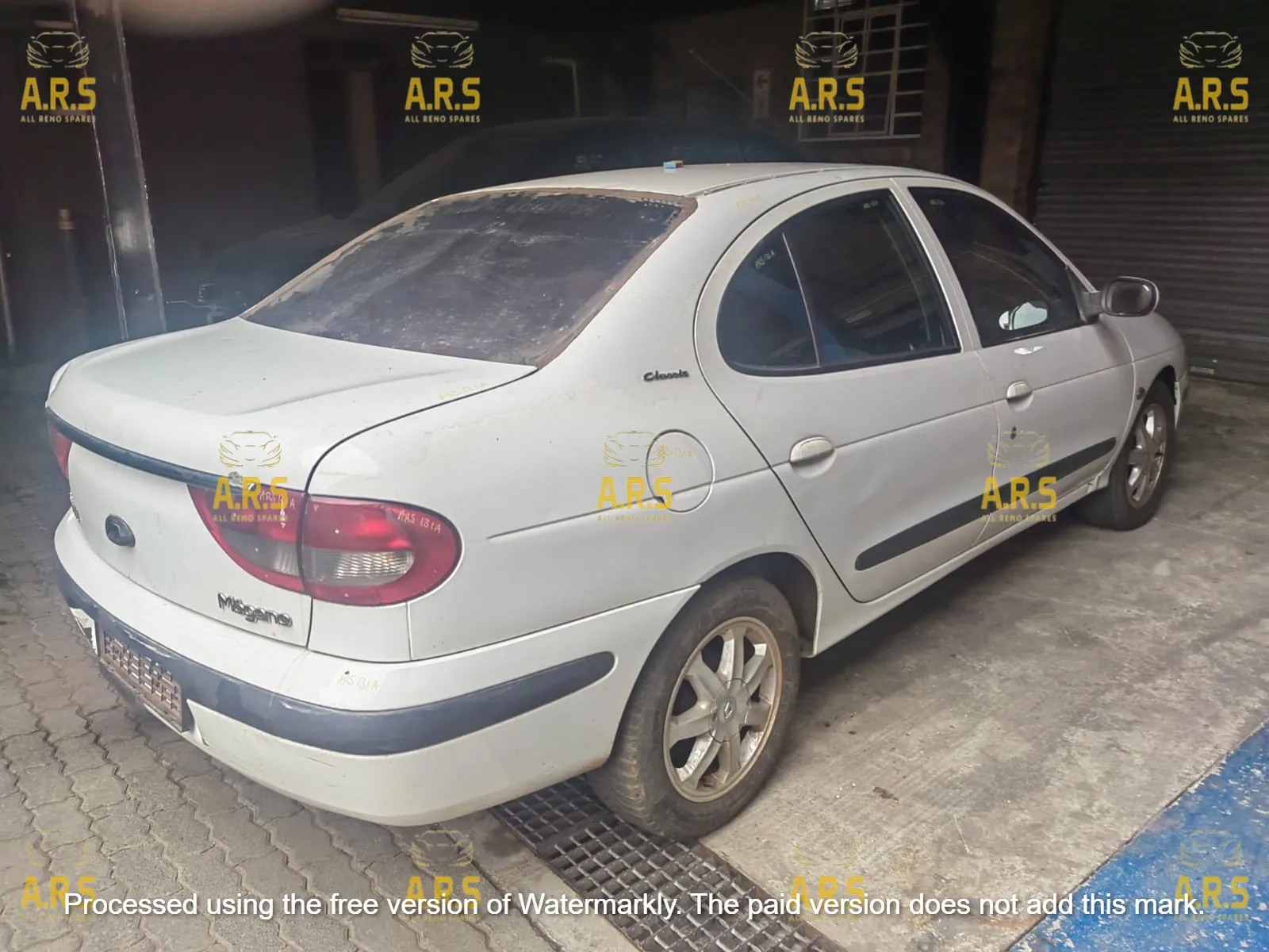 2001 Renault Megane view 3