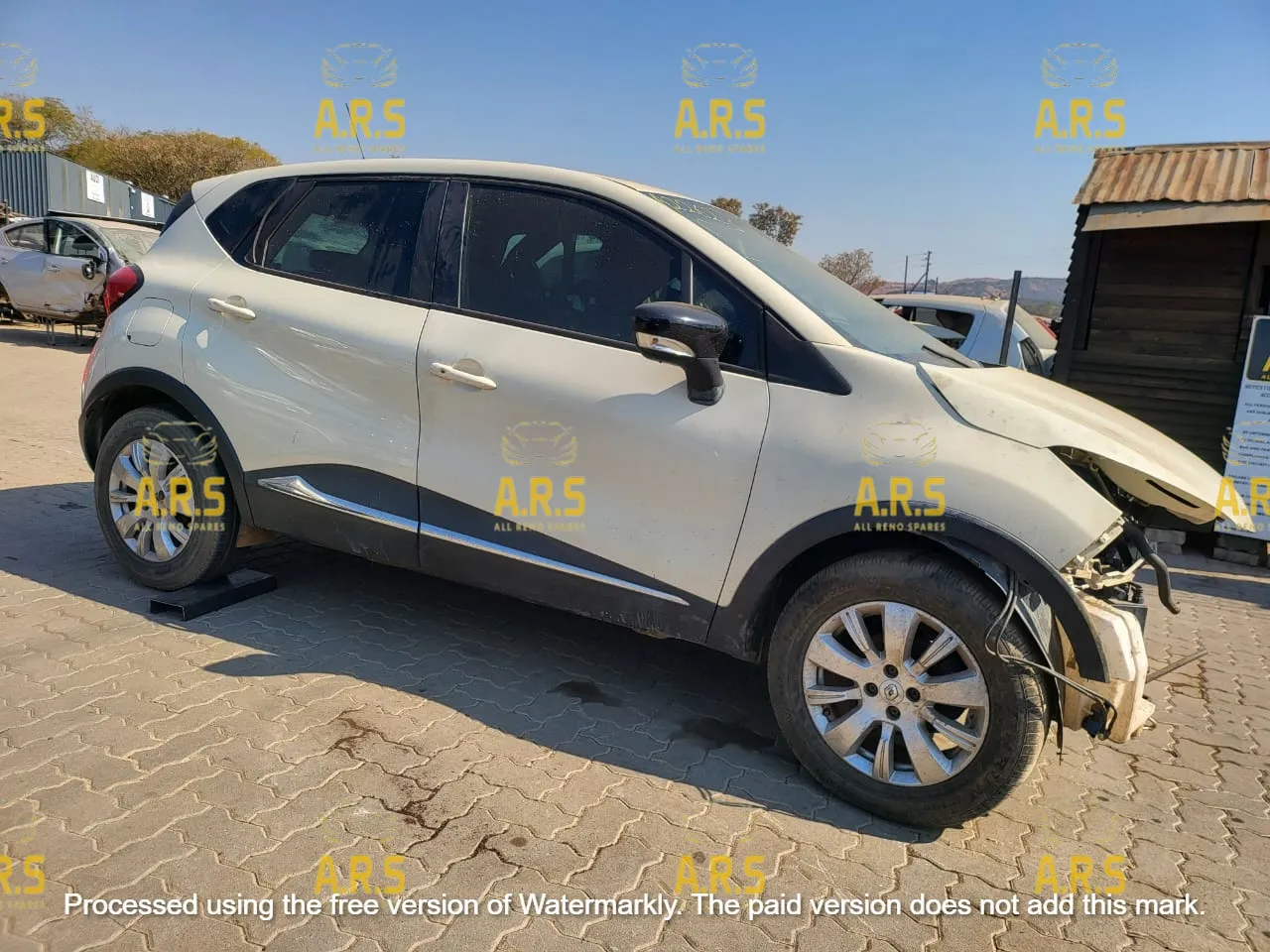 2016 Renault Captur H4BA view 3