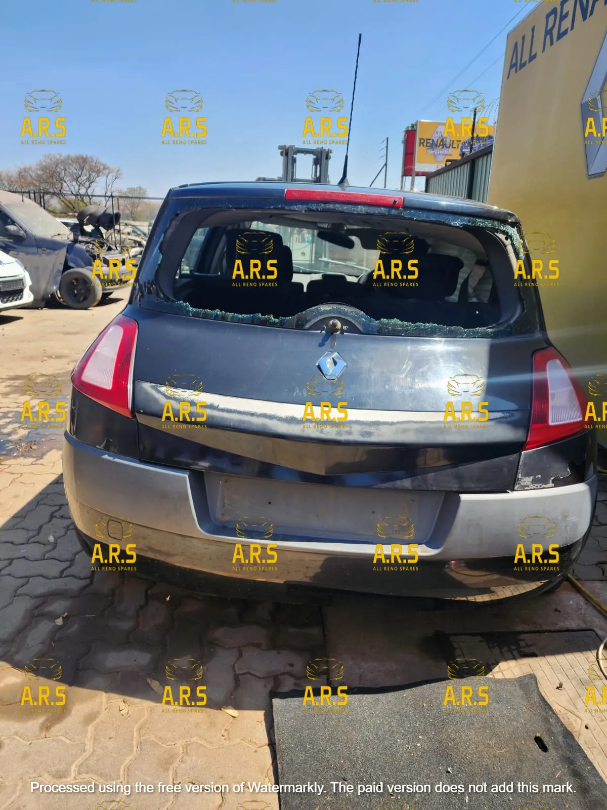 2005 Renault Megane view 3