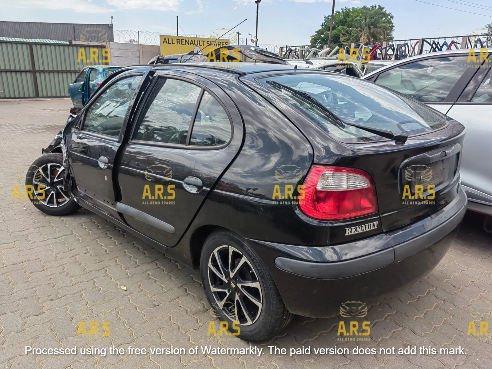 1999 Renault Megane BLK00221049A view 3