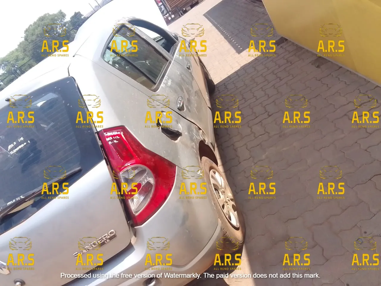 2009 Renault Sandero view 3