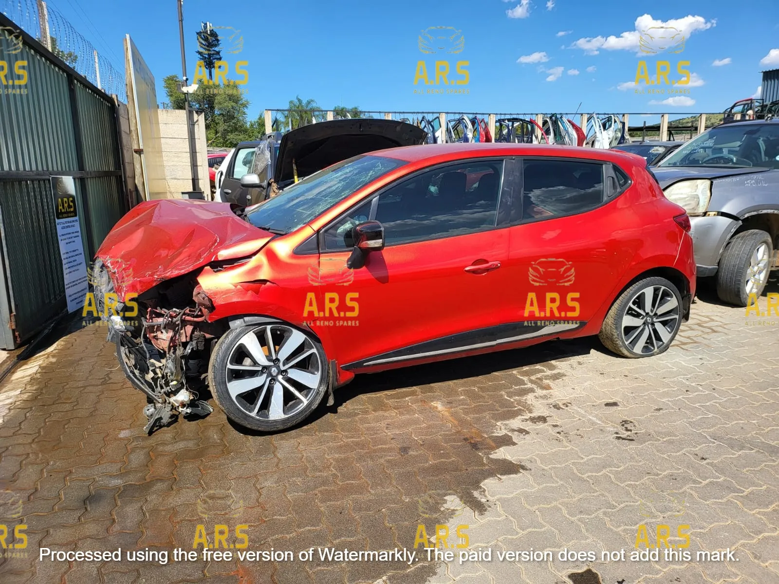 2014 Renault Clio H4BA view 3