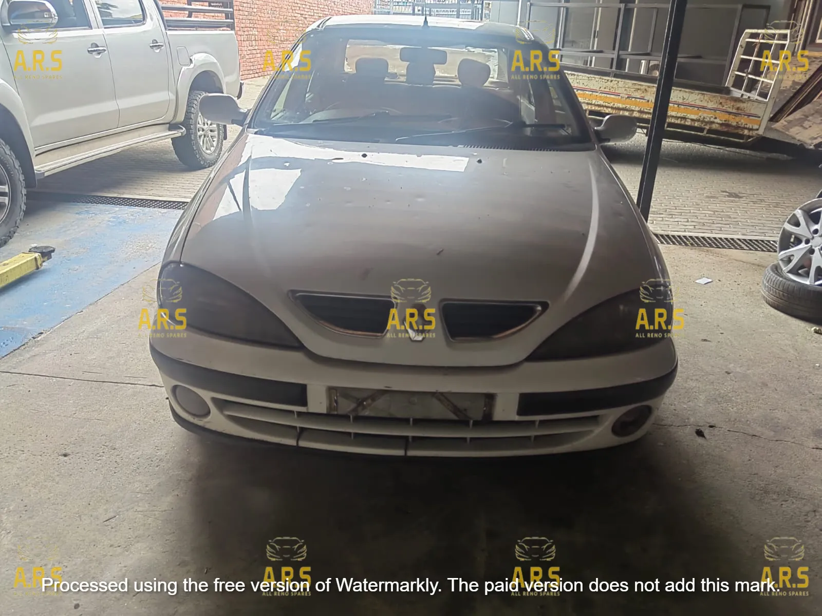2001 Renault Megane view 2