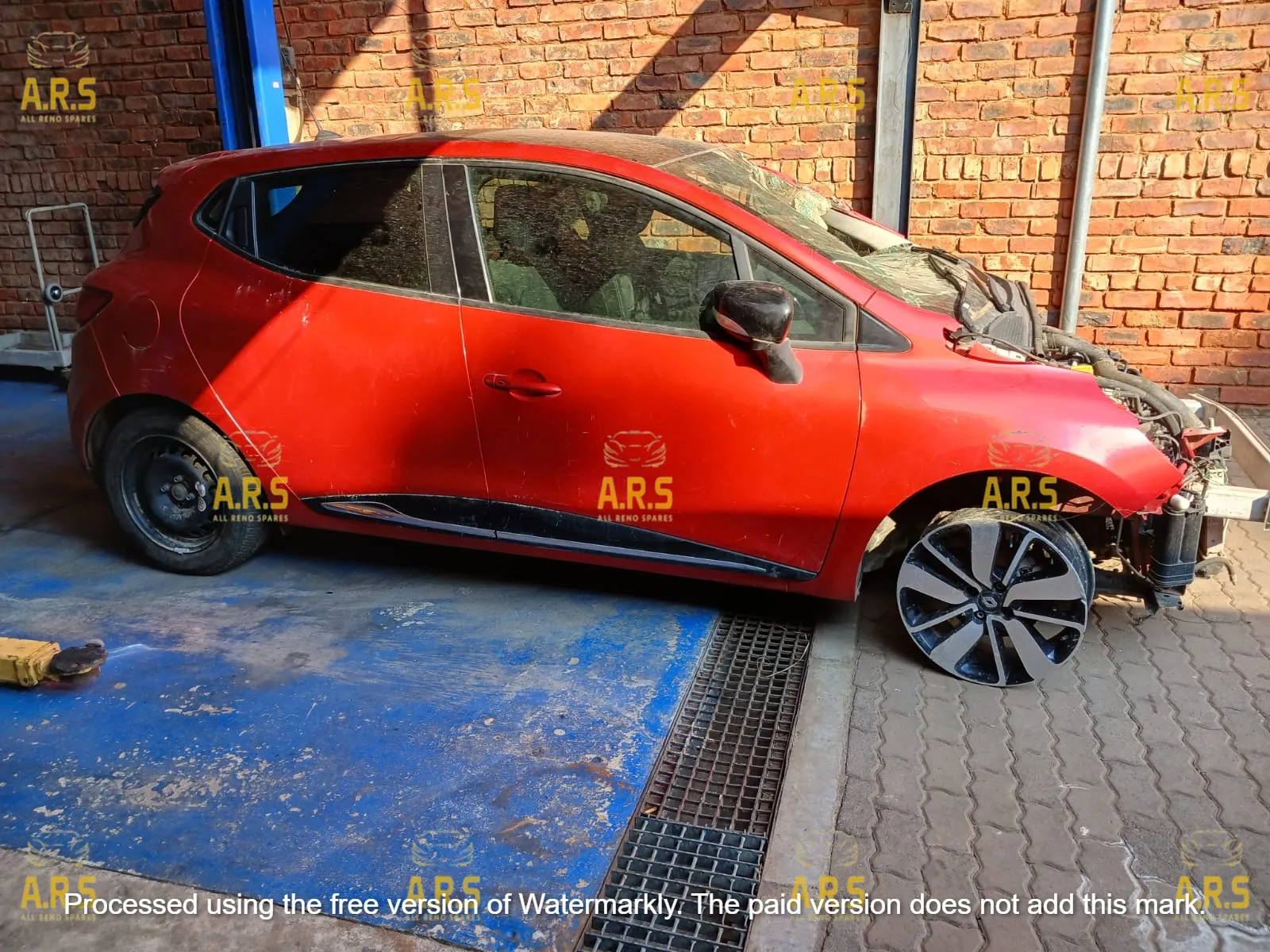 2017 Renault Clio view 2