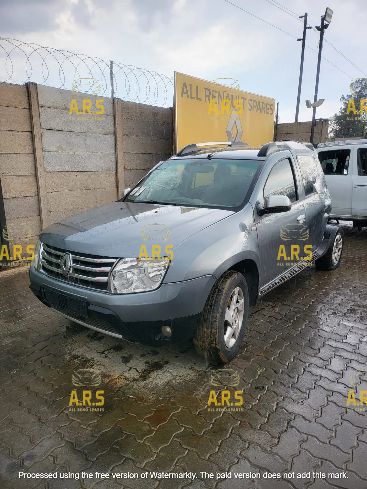 2015 Renault Duster K9KJ886D046589 view 4