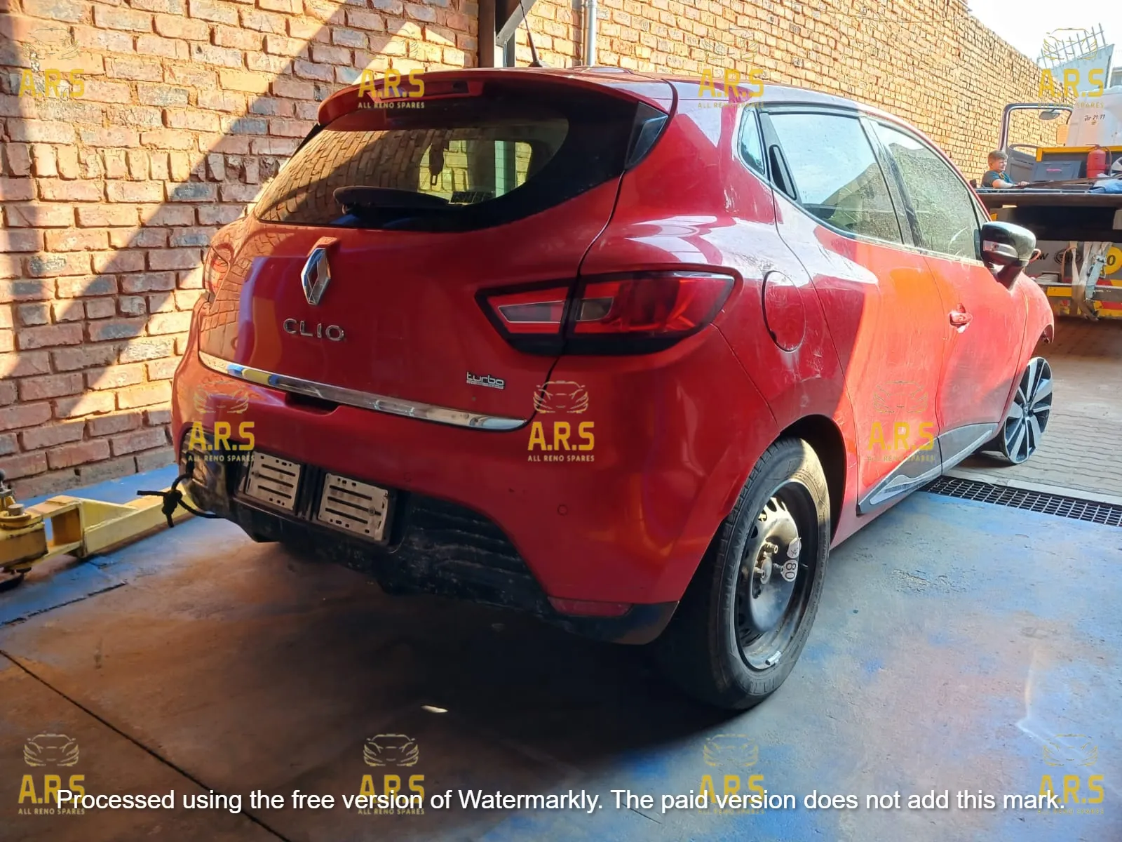 2017 Renault Clio view 3