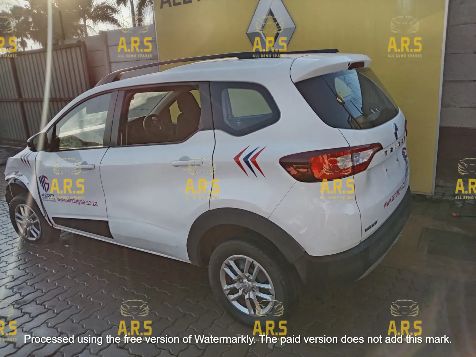 2023 Renault Triber B4DA412E041932 view 2