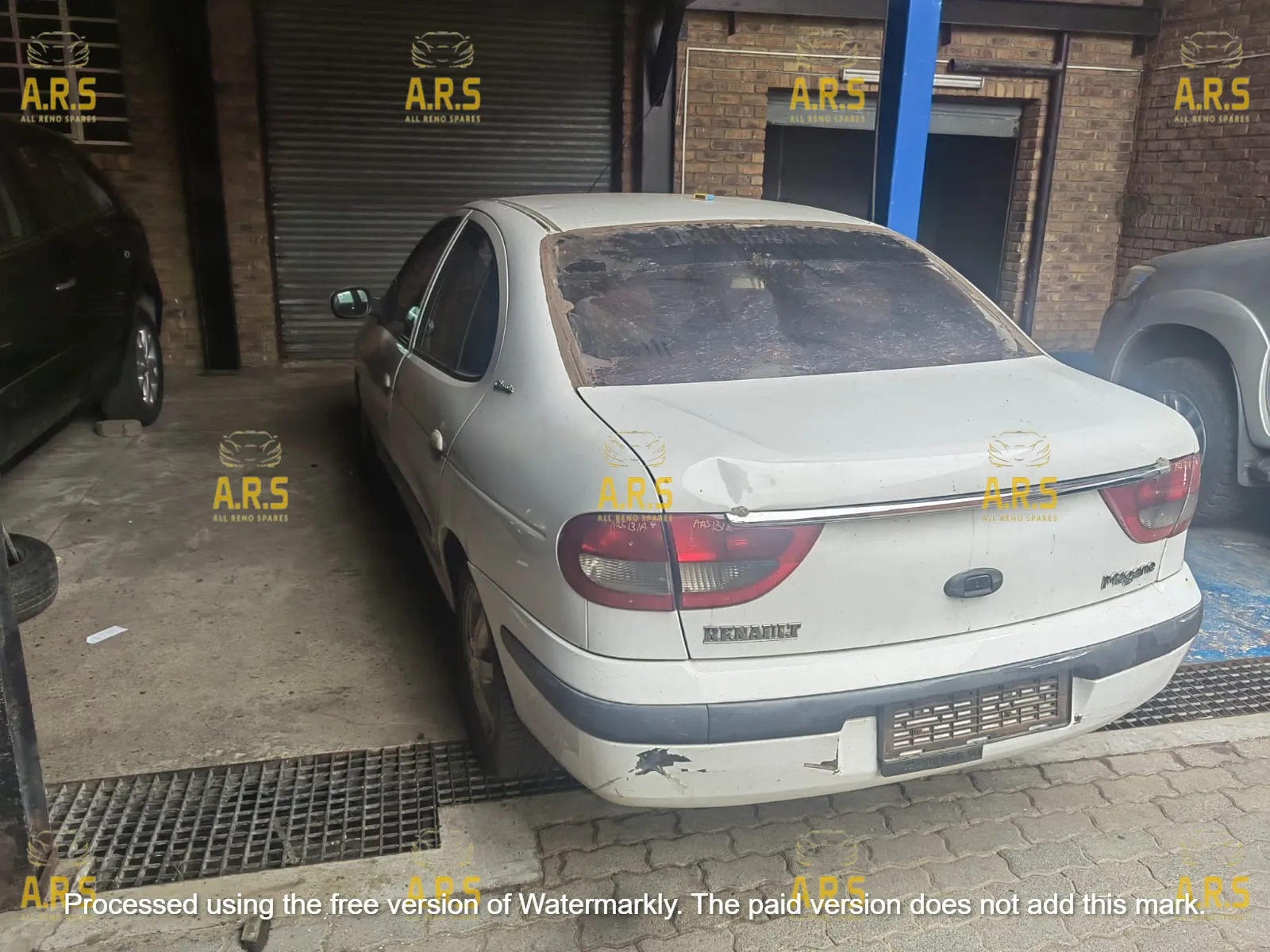 2001 Renault Megane D553984 view 4