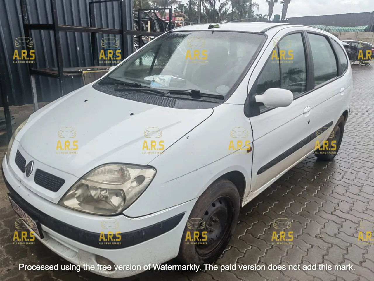 2001 Renault Scenic D700166 view 2