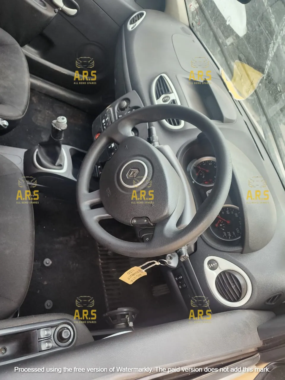 2001 Renault Clio view 4