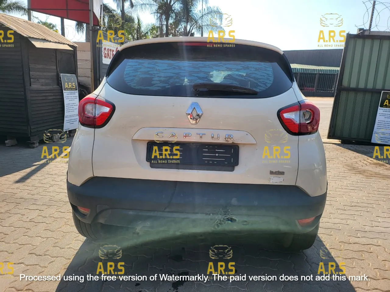 2016 Renault Captur H4BA view 2