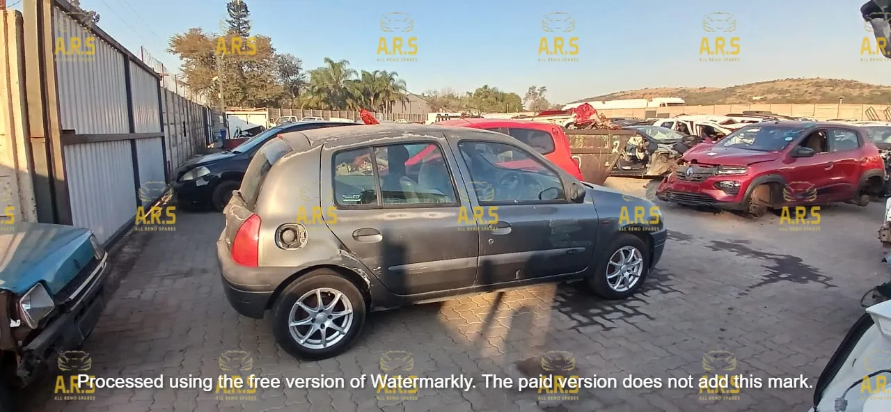 2000 Renault Clio view 4