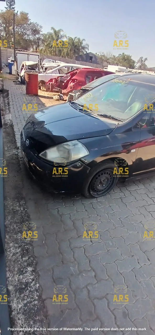 2012 Nissan Tiida  view 4
