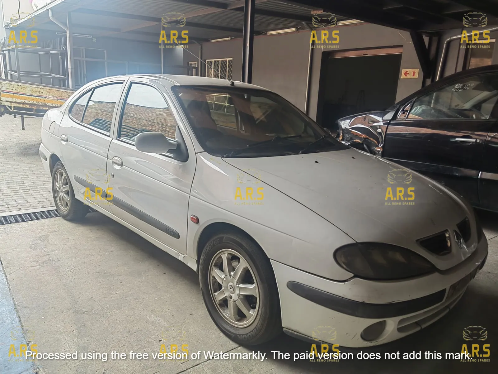 2001 Renault Megane view 5