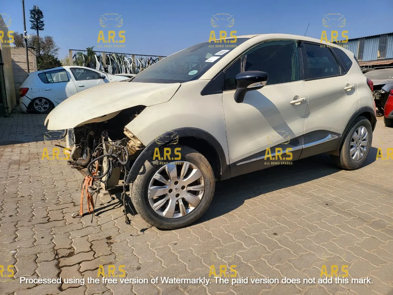 2016 Renault Captur H4BA view 4