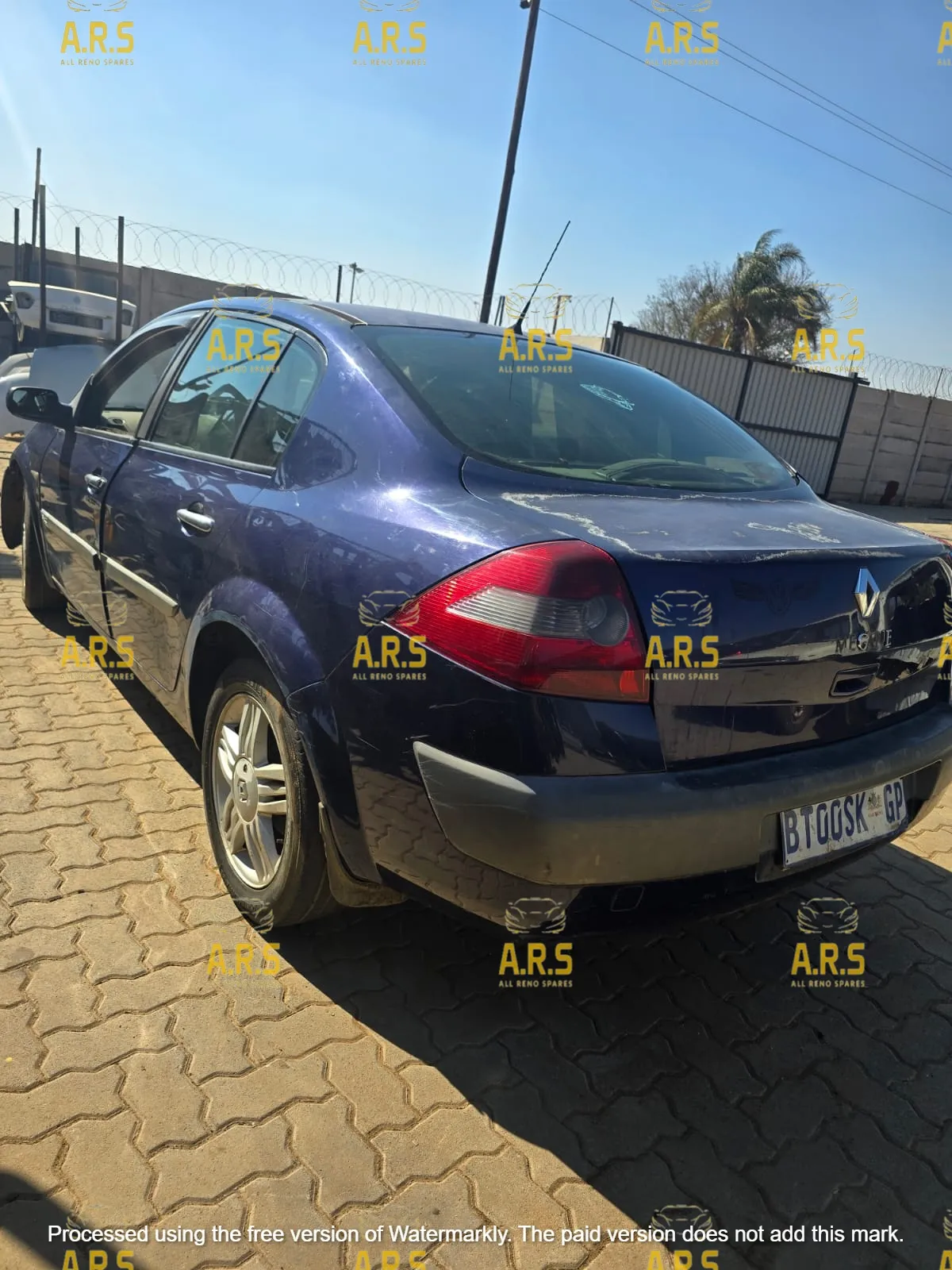 2009 Renault Megane view 3