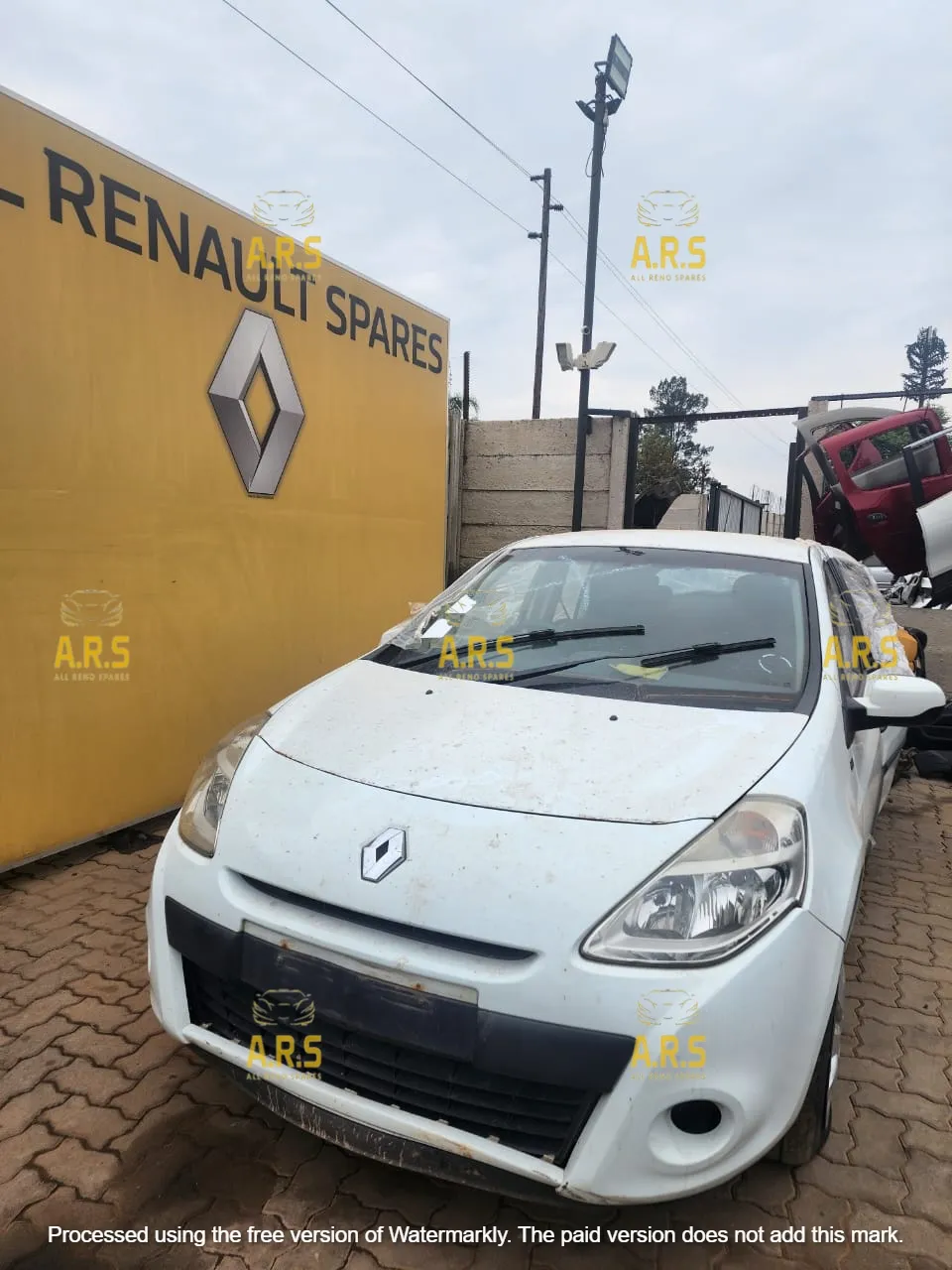 2001 Renault Clio view 2