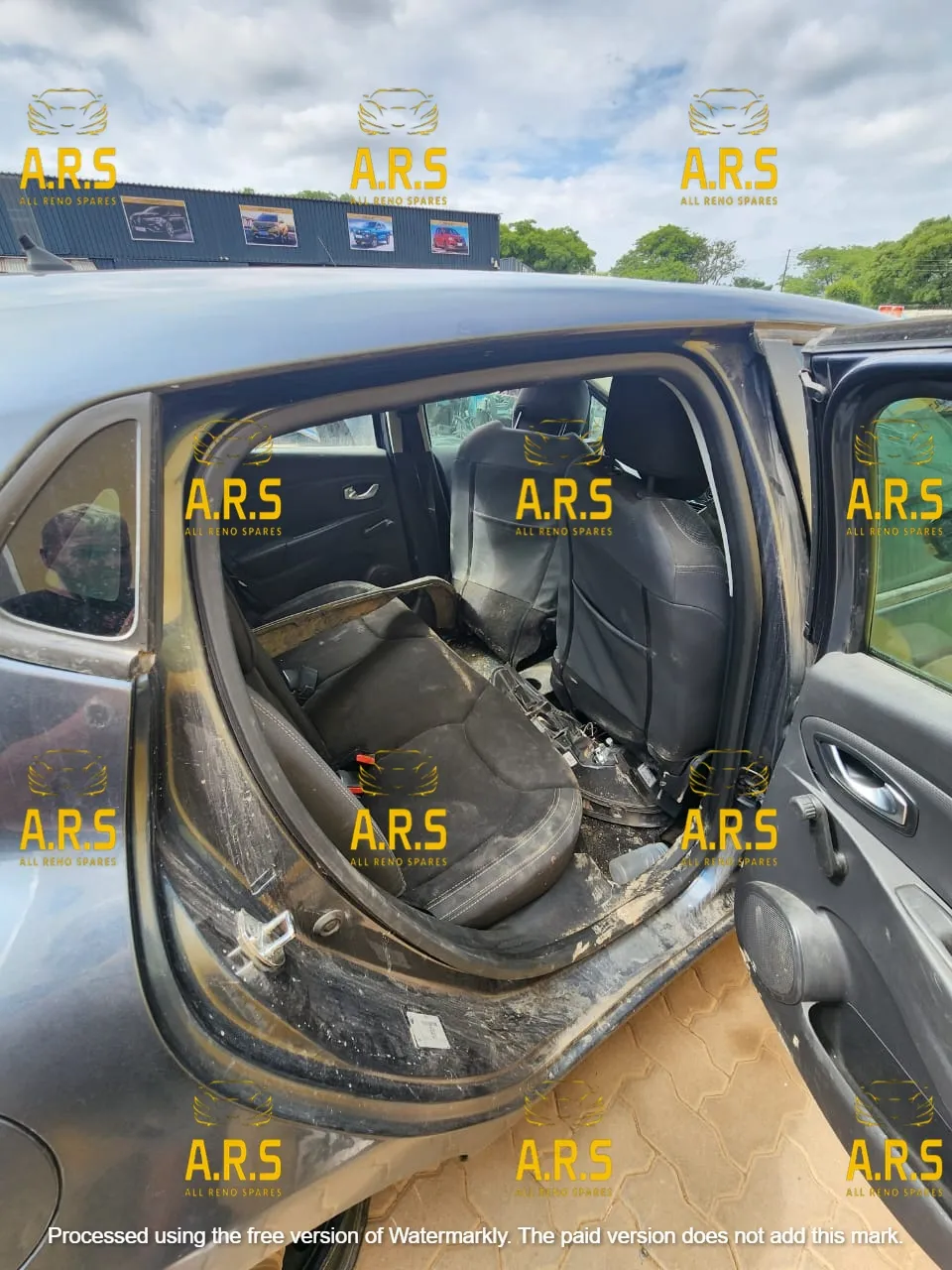 2017 Renault Clio view 2