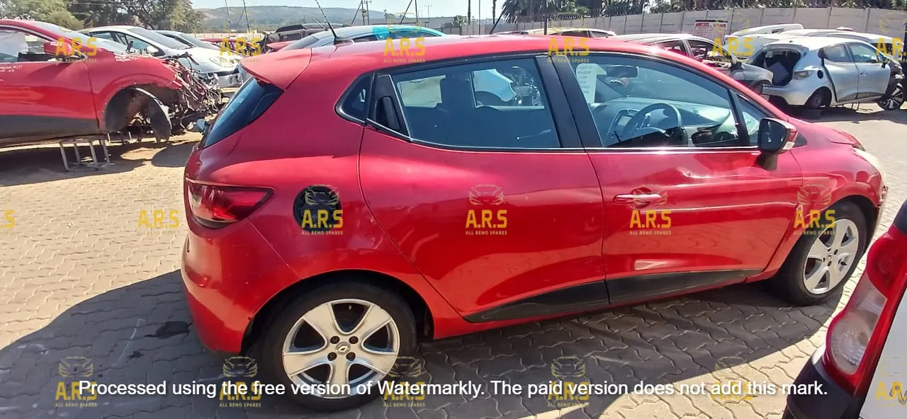 2013 Renault Clio view 4