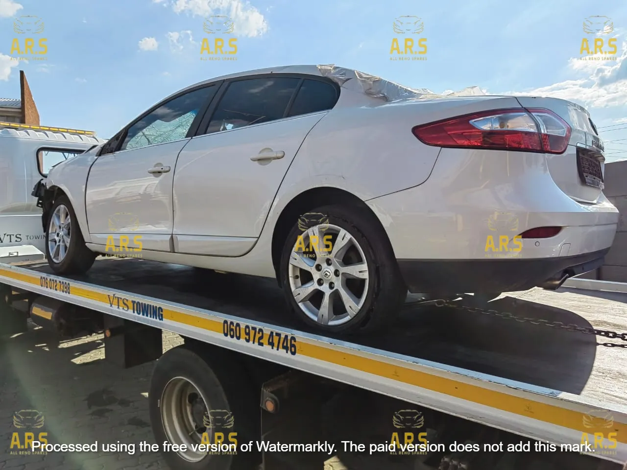 2011 Renault Fluence  view 3