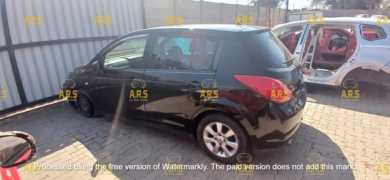 2012 Nissan Tiida  view 6