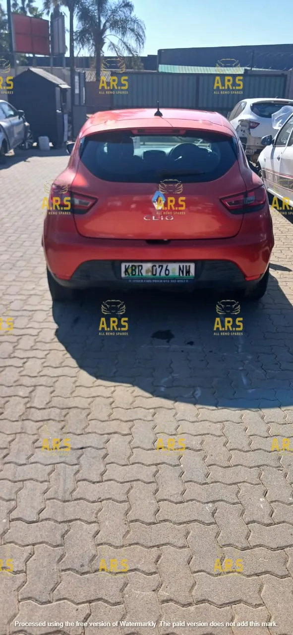2013 Renault Clio view 2