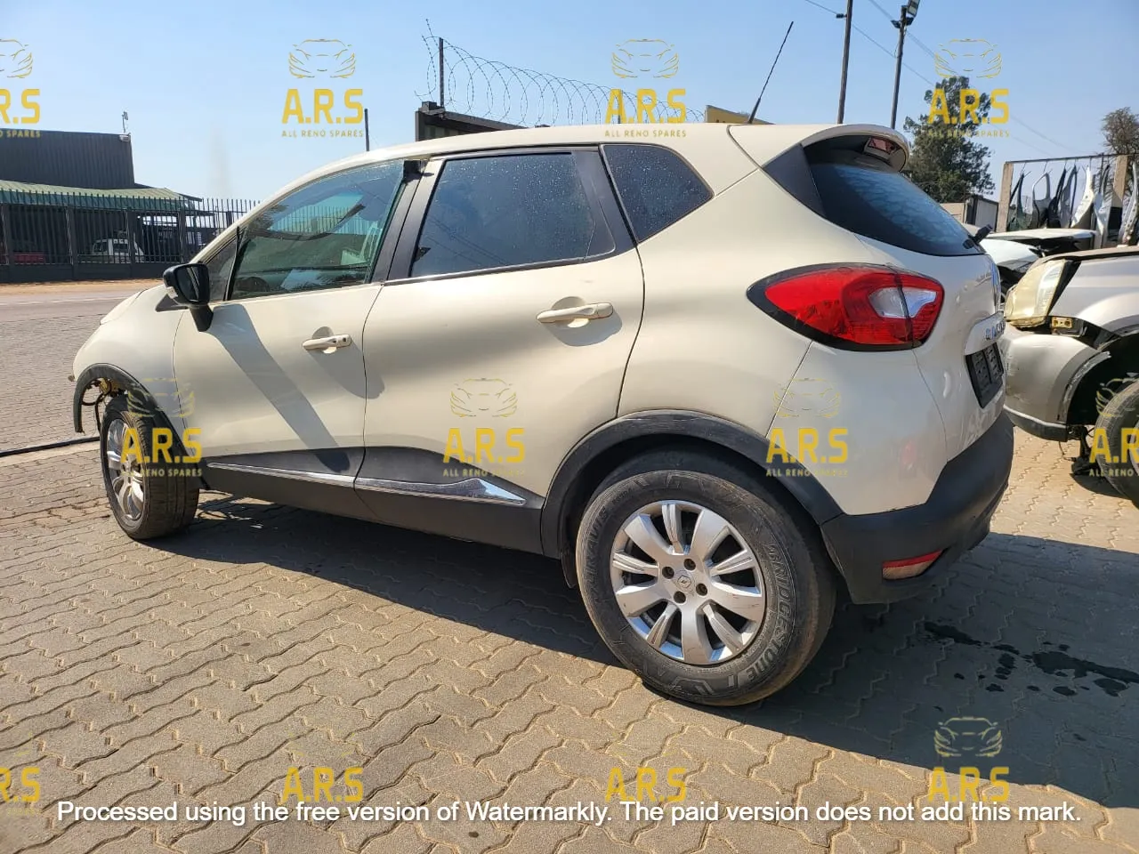 2016 Renault Captur H4BA view 5