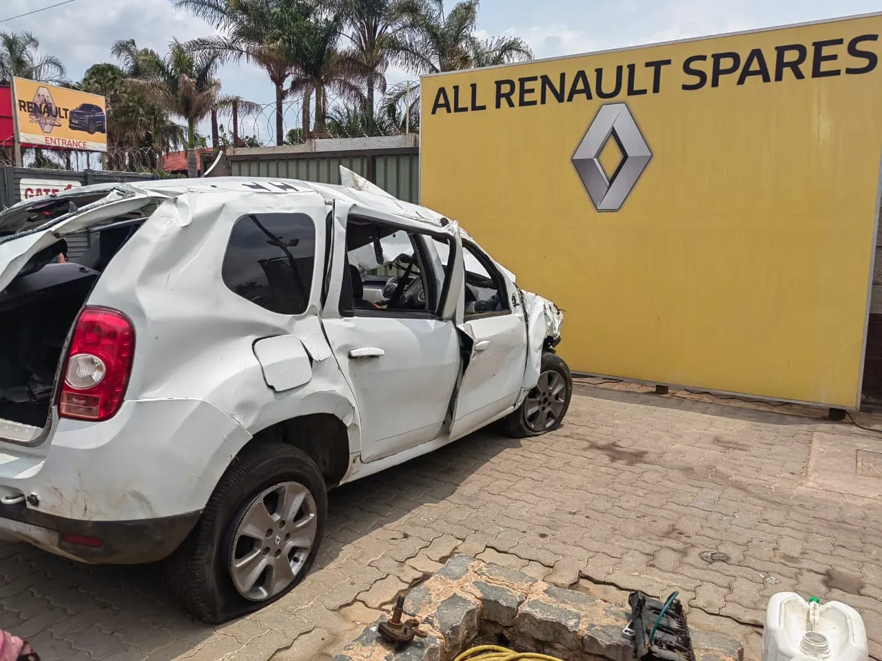 2014 Renault Duster  view 3